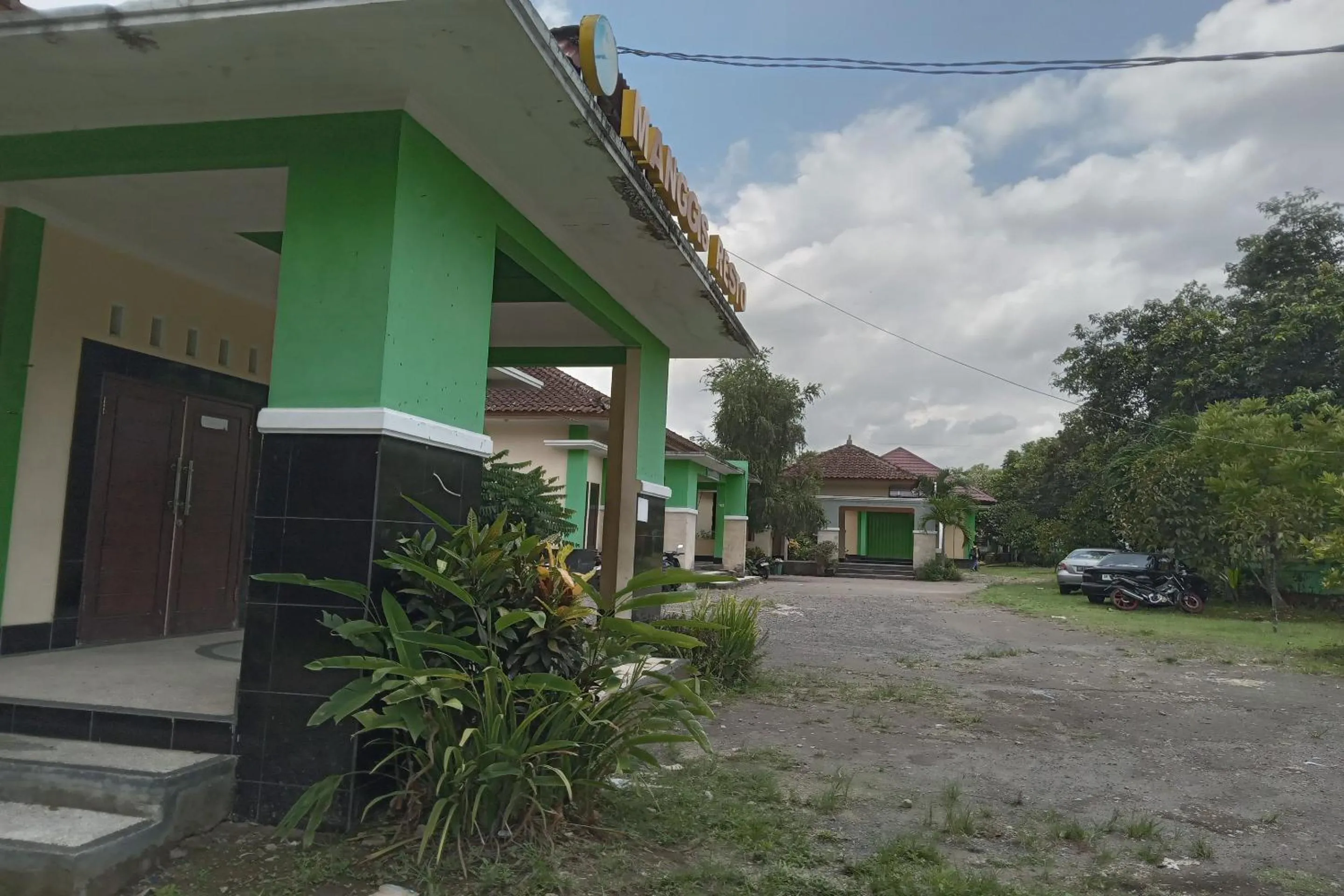 Facade/entrance in Capital O 93391 Golden Manggis Hotel Near SMKN 1 Lingsar