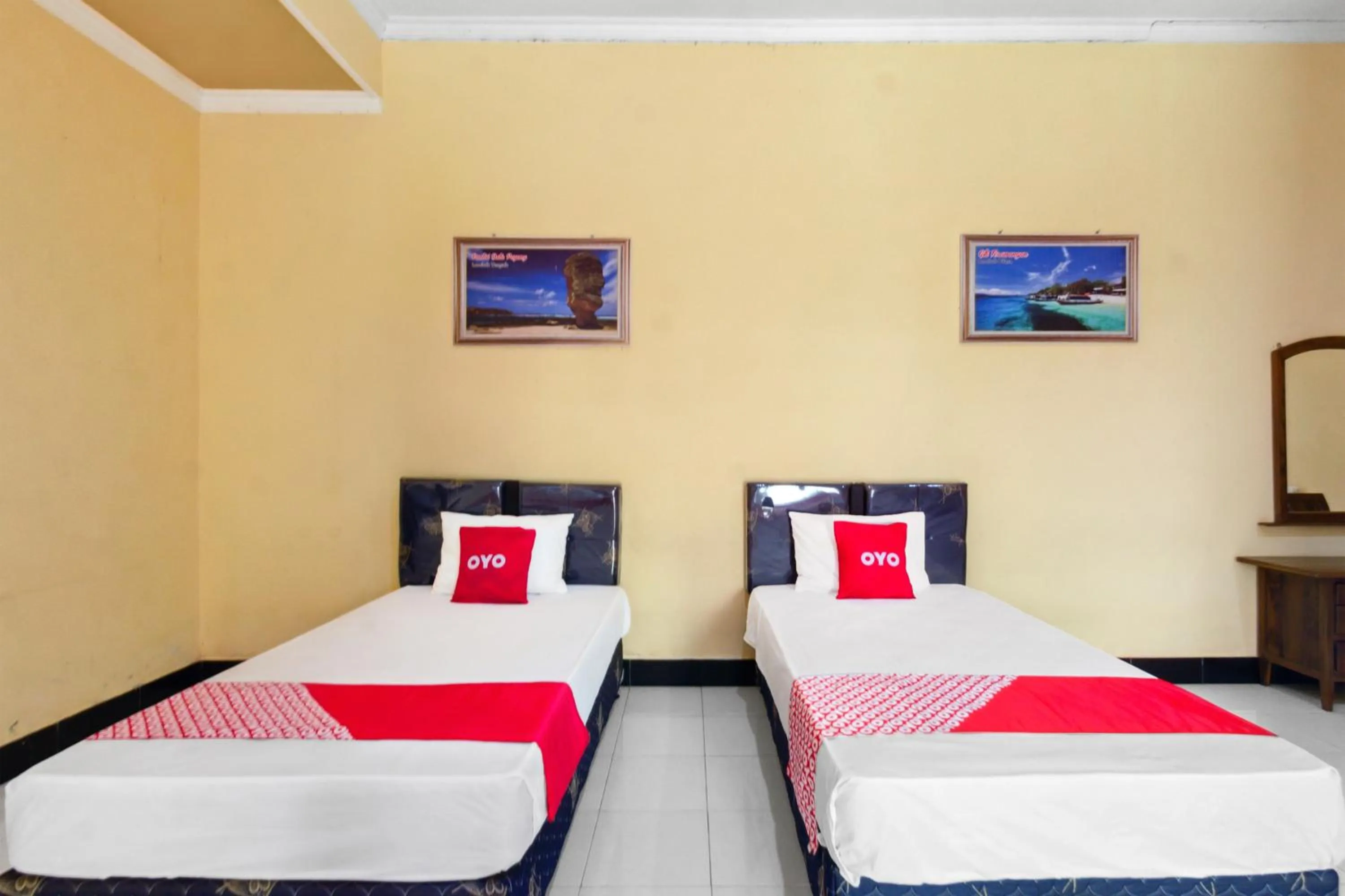 Bedroom, Bed in Capital O 93391 Golden Manggis Hotel Near SMKN 1 Lingsar