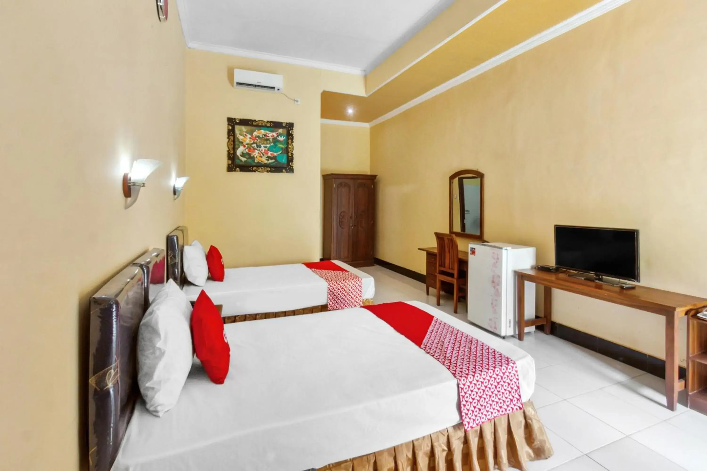 Economy Twin Room in Capital O 93391 Golden Manggis Hotel Near SMKN 1 Lingsar Economy Twin Room in Capital O 93391 Golden Manggis Hotel Near SMKN 1 Lingsar