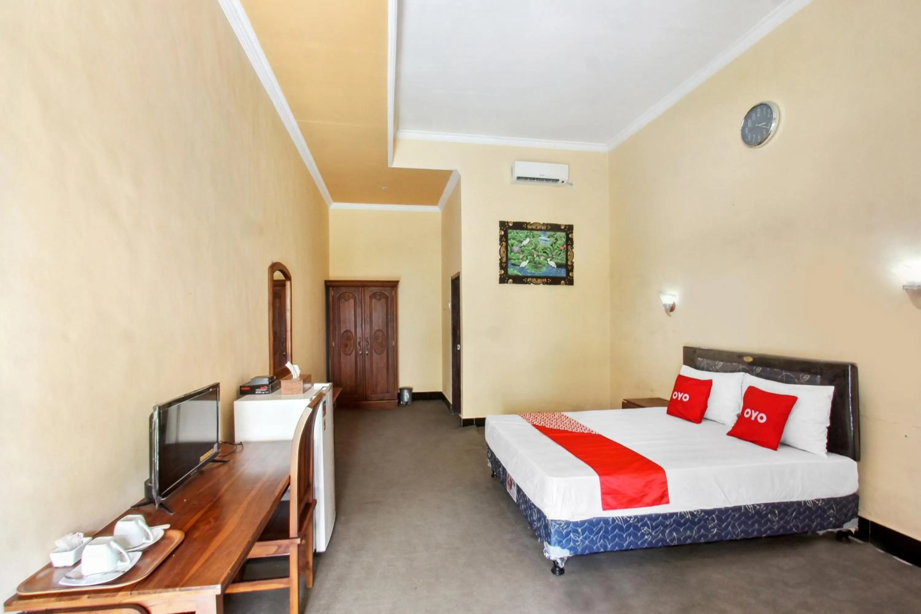 Bedroom, Bed in Capital O 93391 Golden Manggis Hotel Near SMKN 1 Lingsar