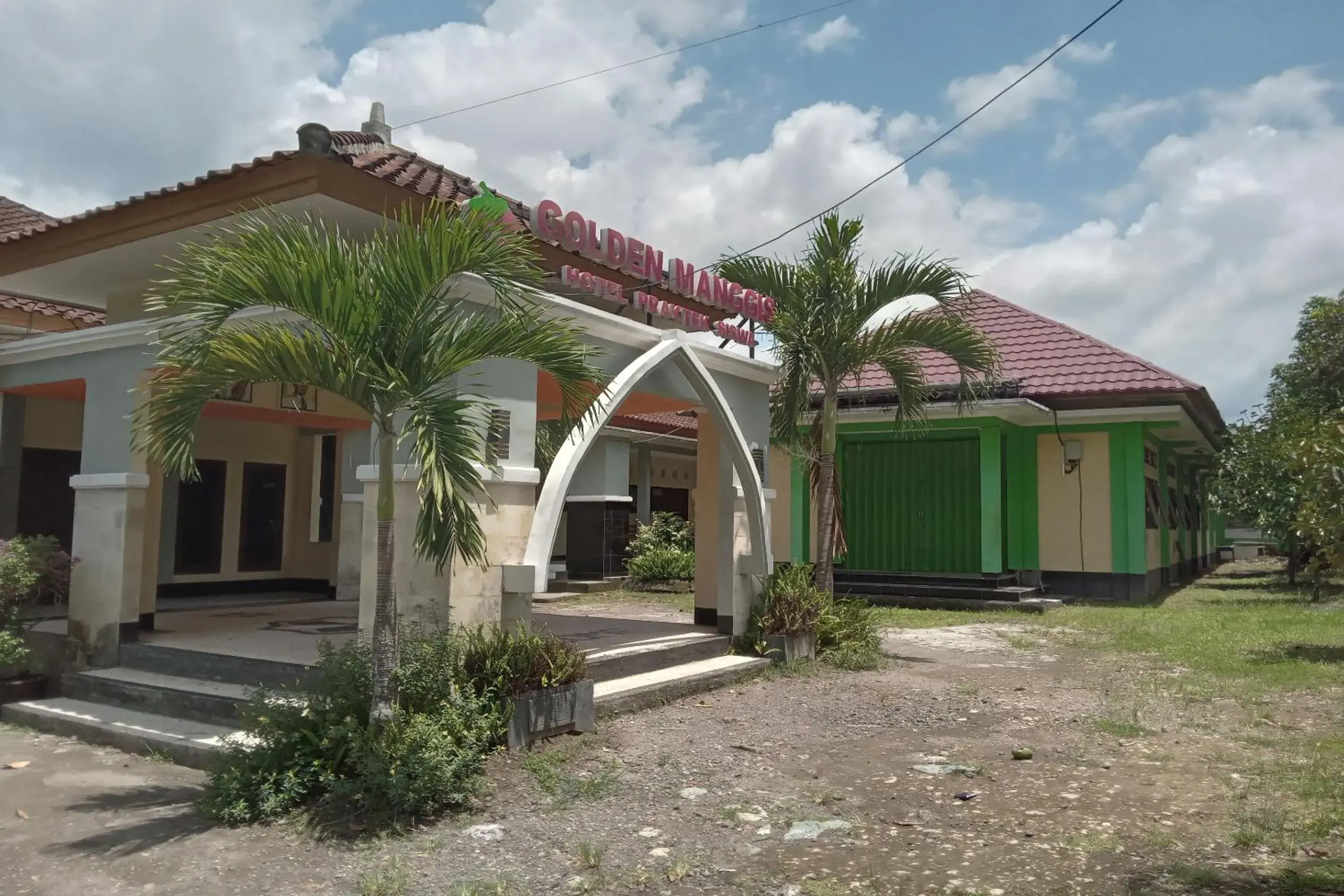 Capital O 93391 Golden Manggis Hotel Near SMKN 1 Lingsar Capital O 93391 Golden Manggis Hotel Near SMKN 1 Lingsar