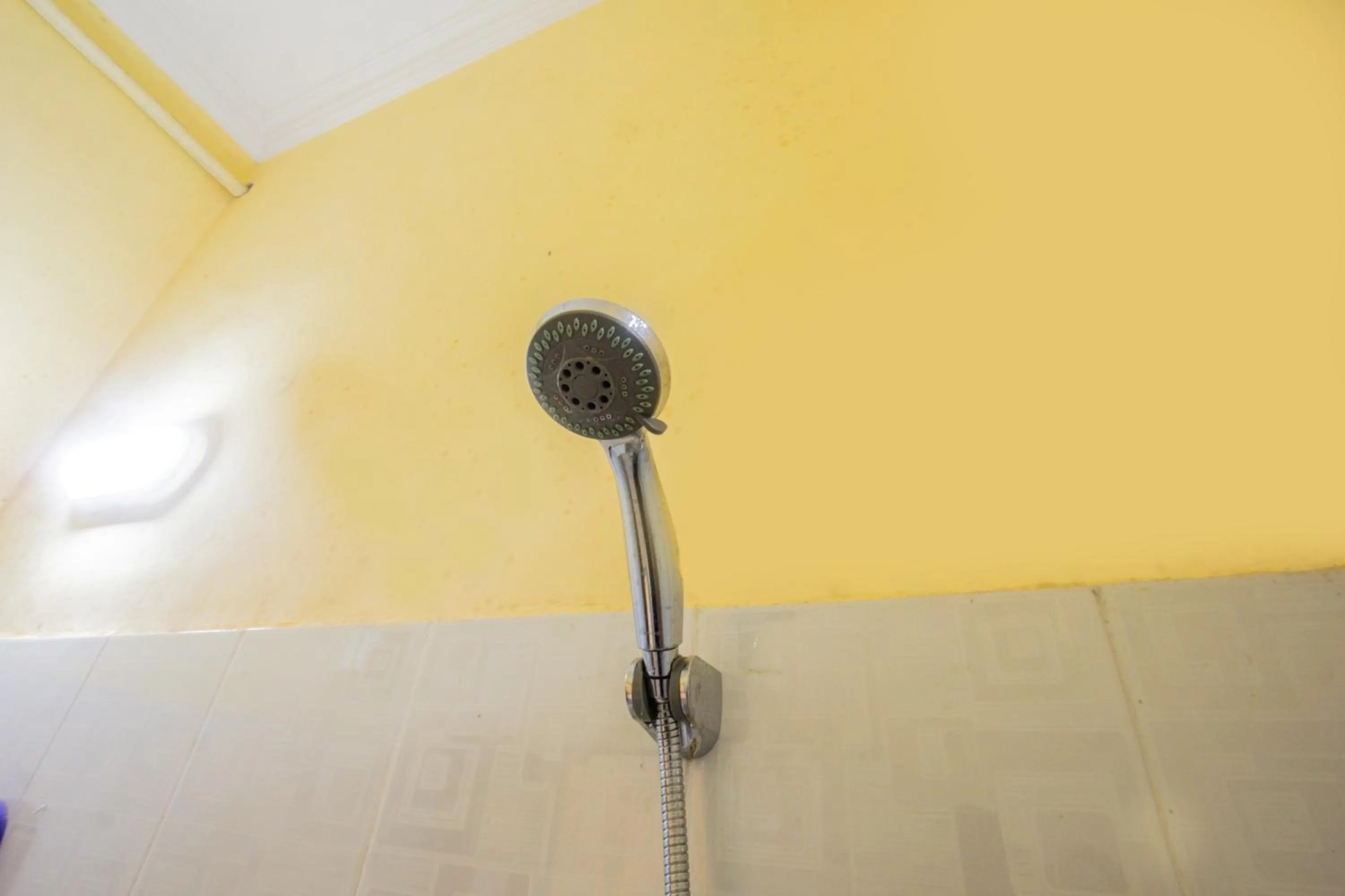 Bathroom in Capital O 93391 Golden Manggis Hotel Near SMKN 1 Lingsar