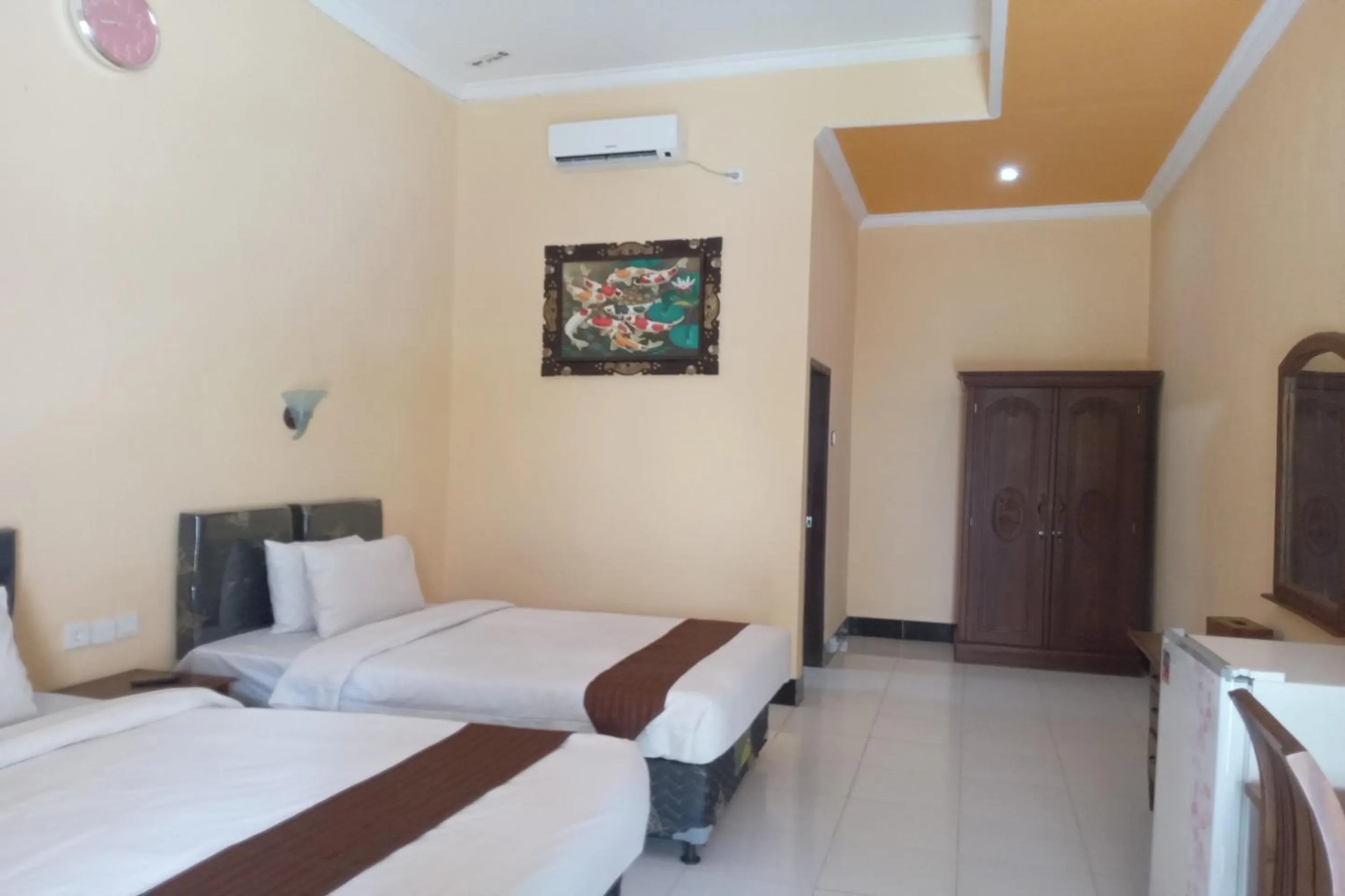 Bedroom, Bed in Capital O 93391 Golden Manggis Hotel Near SMKN 1 Lingsar
