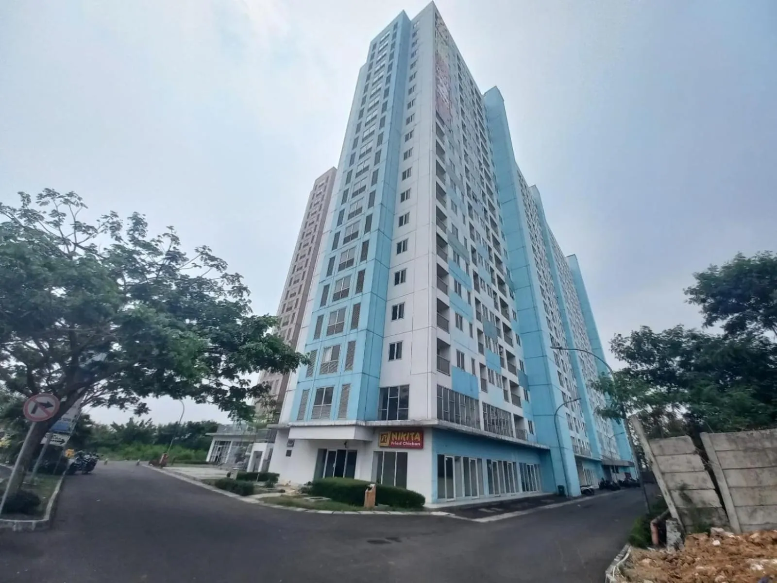 Facade/entrance in Hotel O Apartement Sentraland Karawang By Gs