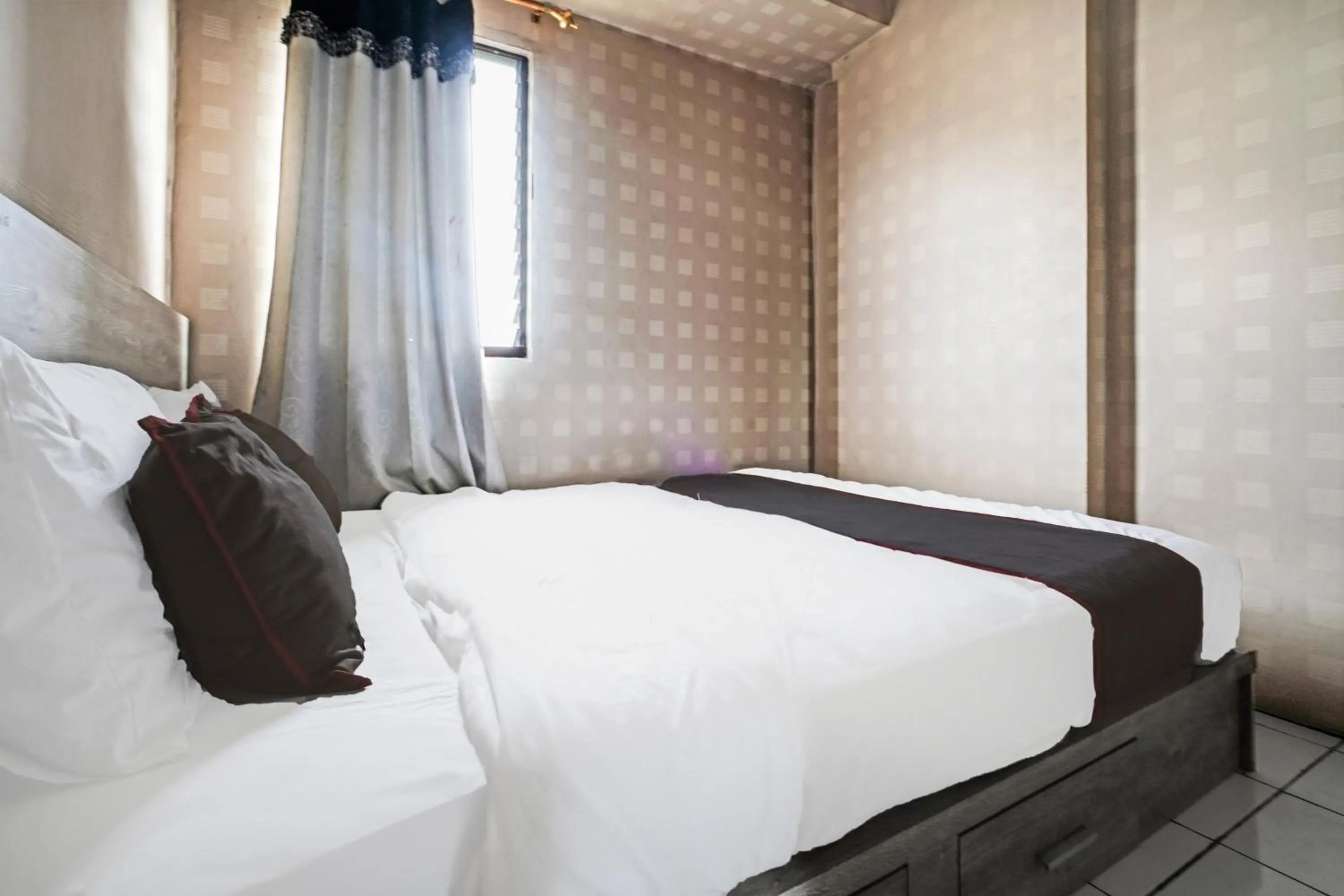 Bedroom, Bed in OYO 93365 Apartement Gateway By Sarana Cipta Mahakarya Ii