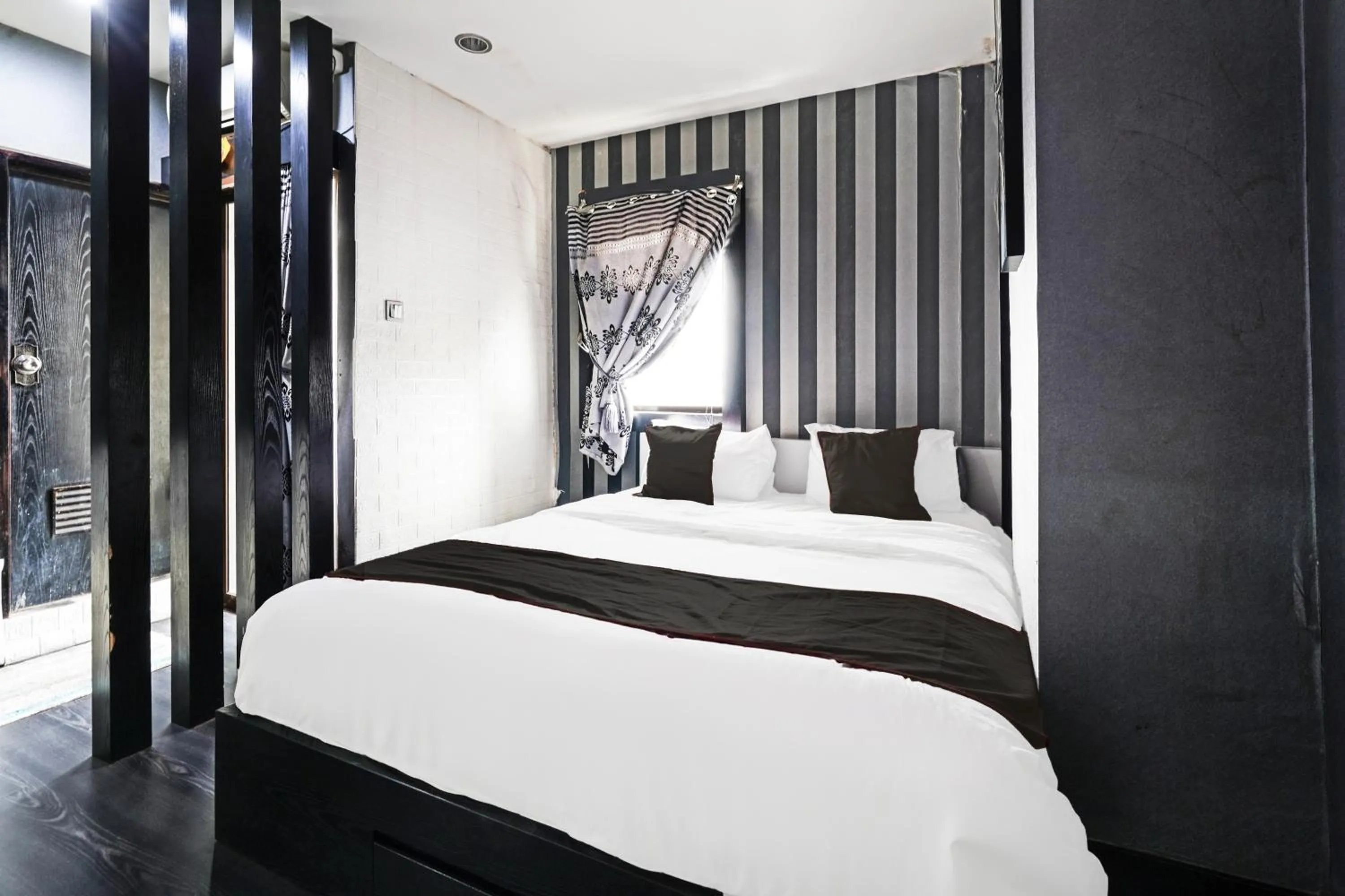 Bedroom, Bed in OYO 93365 Apartement Gateway By Sarana Cipta Mahakarya Ii