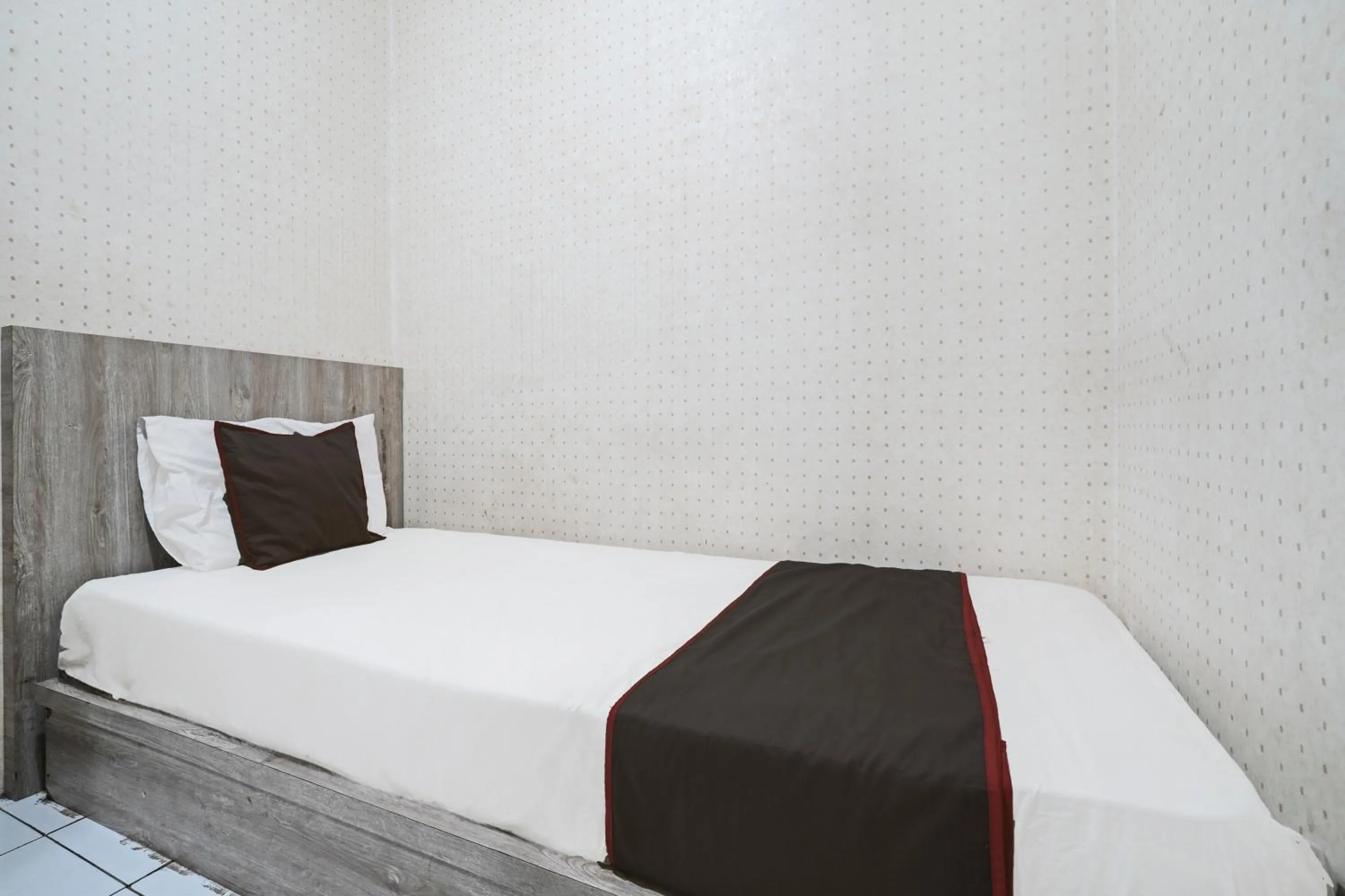 Bedroom, Bed in OYO 93365 Apartement Gateway By Sarana Cipta Mahakarya Ii