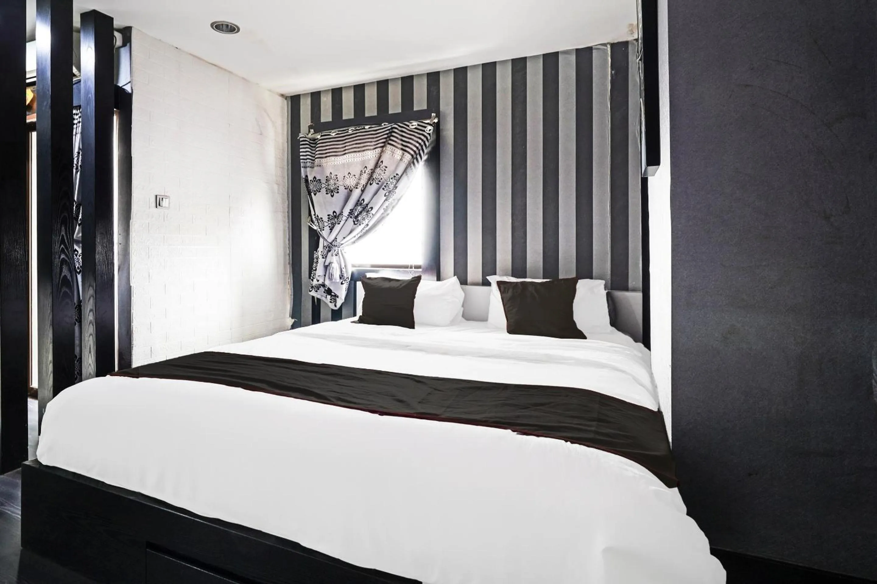 Bedroom, Bed in OYO 93365 Apartement Gateway By Sarana Cipta Mahakarya Ii