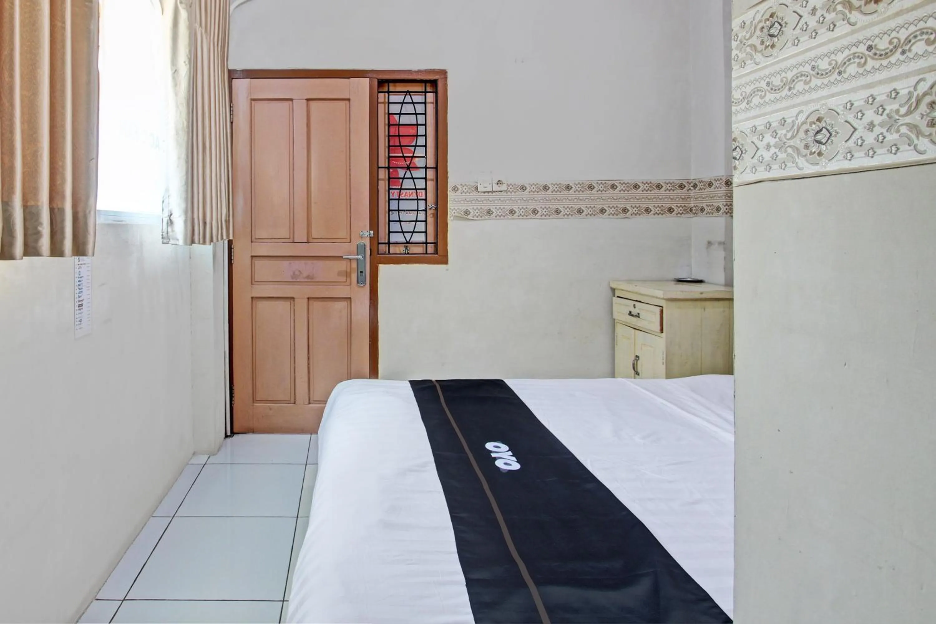 Bedroom, Bed in Capital O 93361 Dynasty Inn Syariah