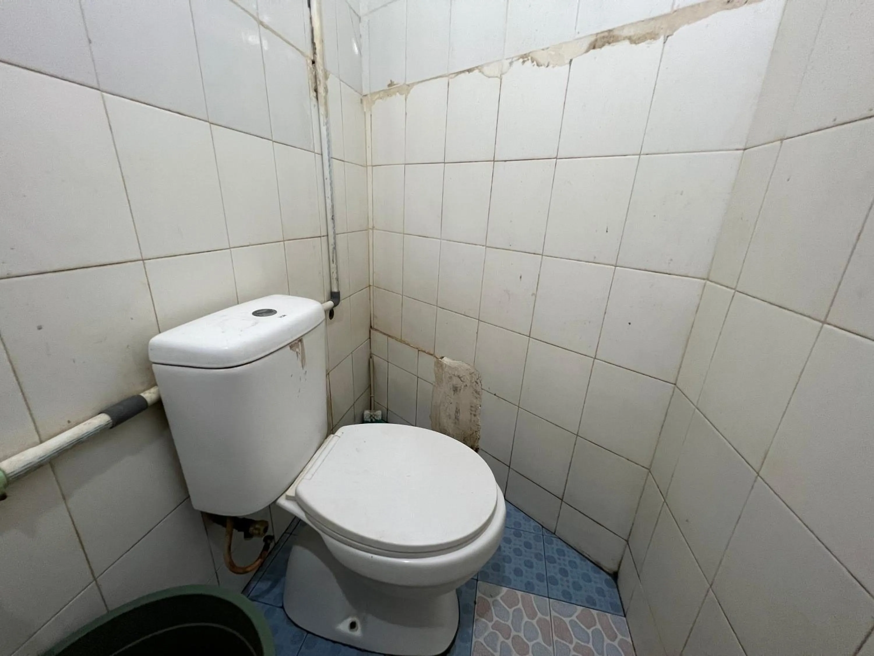 Bathroom in Hotel O Pondok Bulo Ugi Syariah Near SD Negeri 185 Pinrang