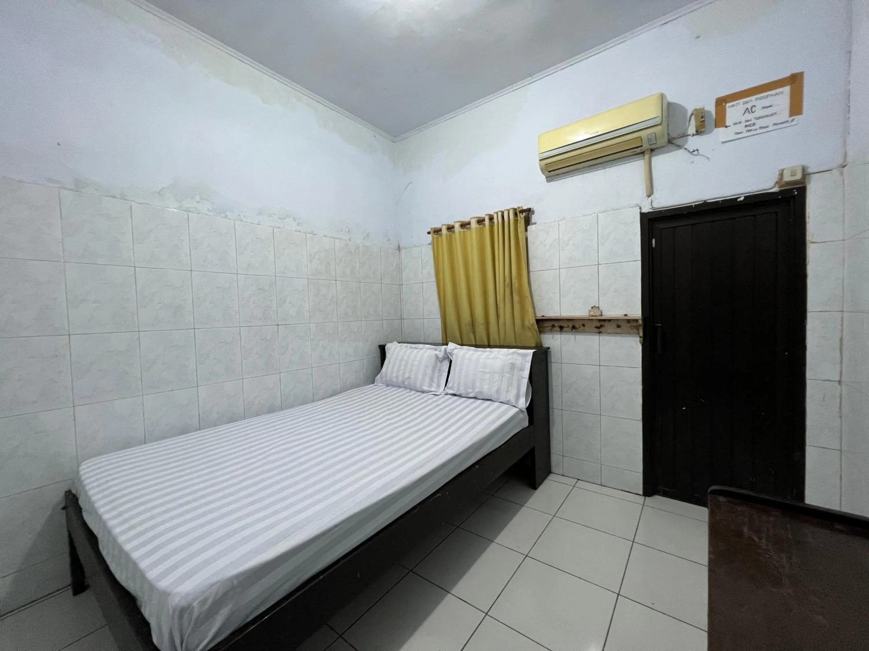 Bedroom, Bed in Hotel O Pondok Bulo Ugi Syariah Near SD Negeri 185 Pinrang