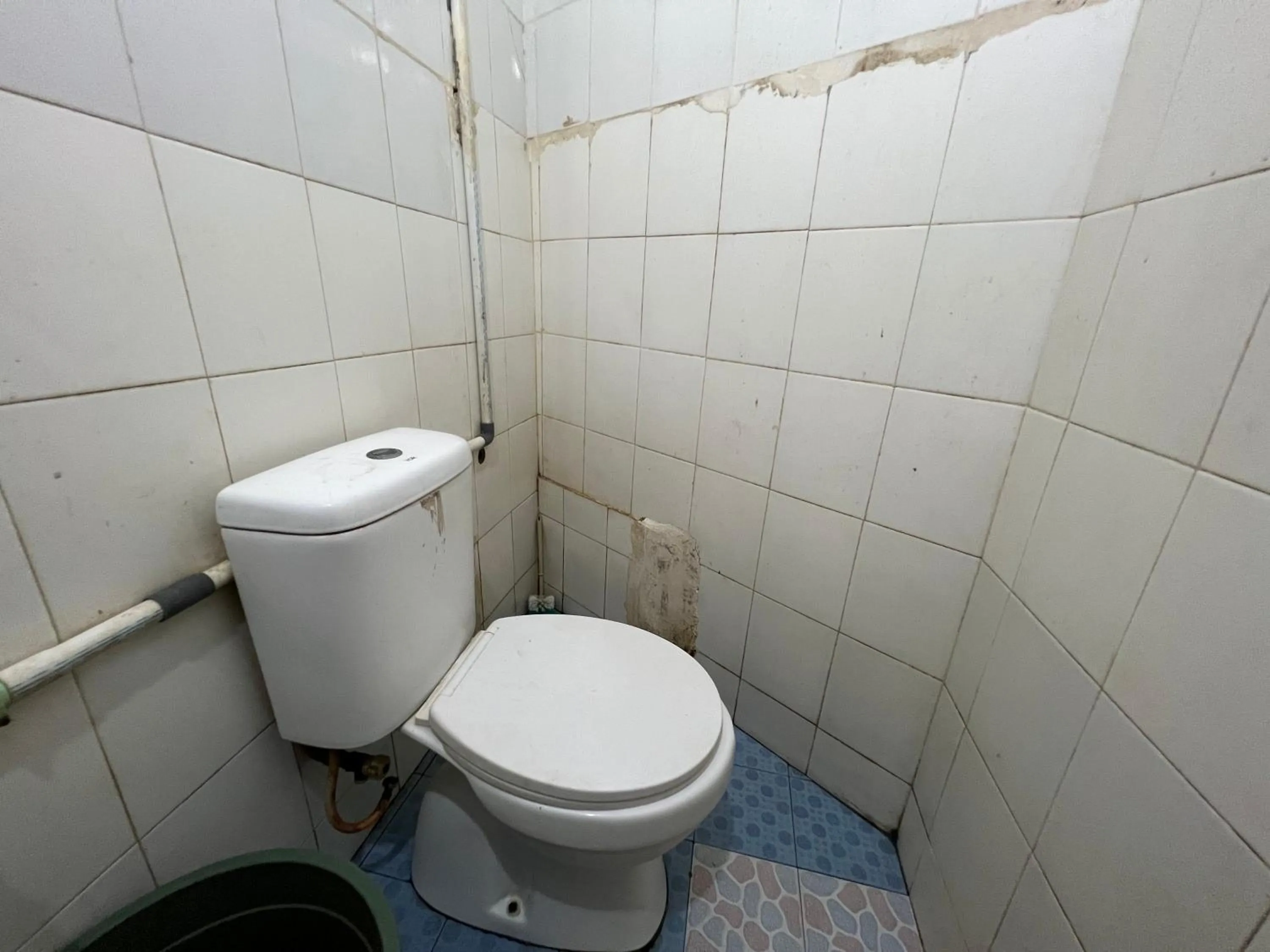 Bathroom in Hotel O Pondok Bulo Ugi Syariah Near SD Negeri 185 Pinrang