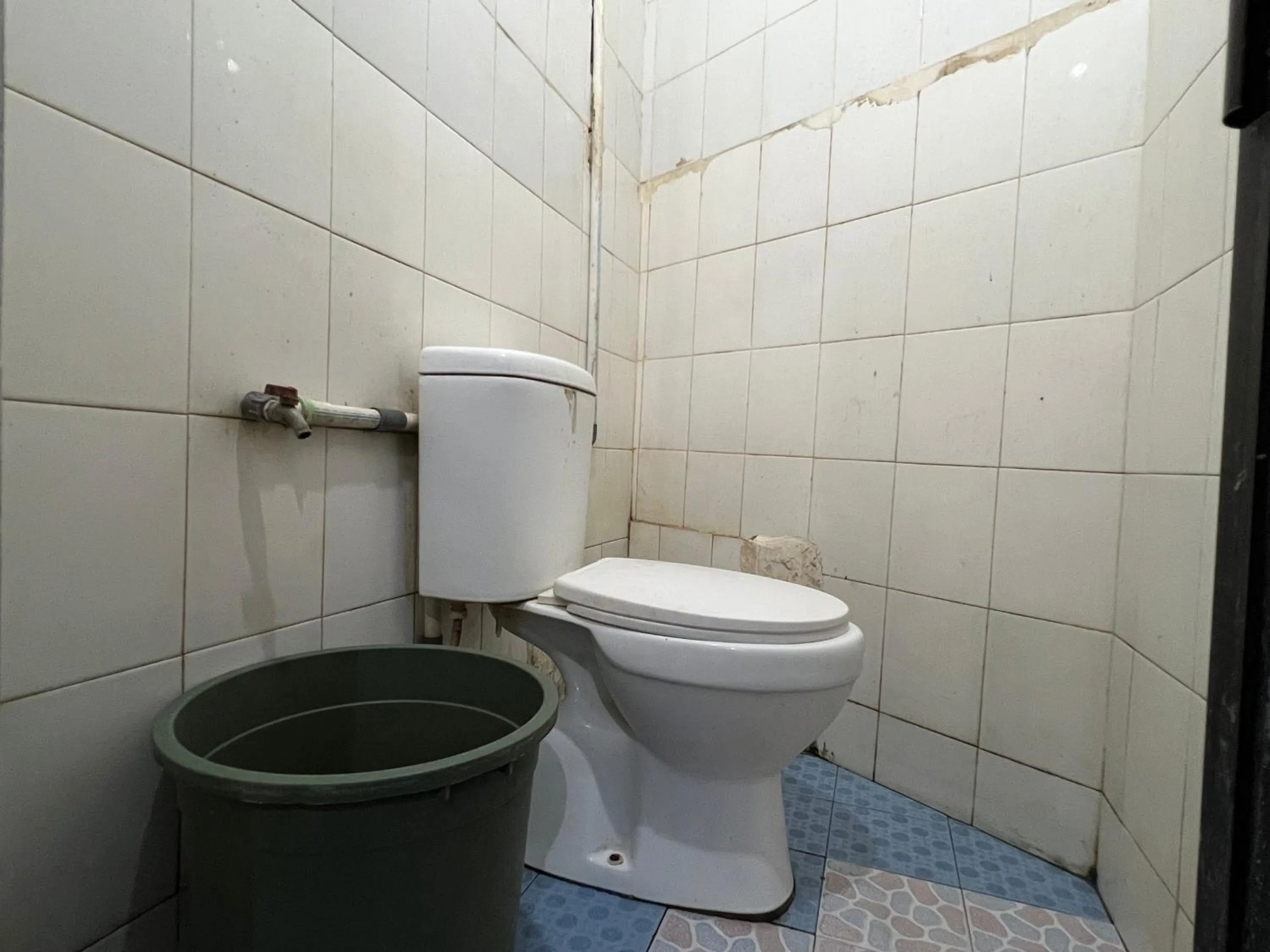 Bathroom in Hotel O Pondok Bulo Ugi Syariah Near SD Negeri 185 Pinrang