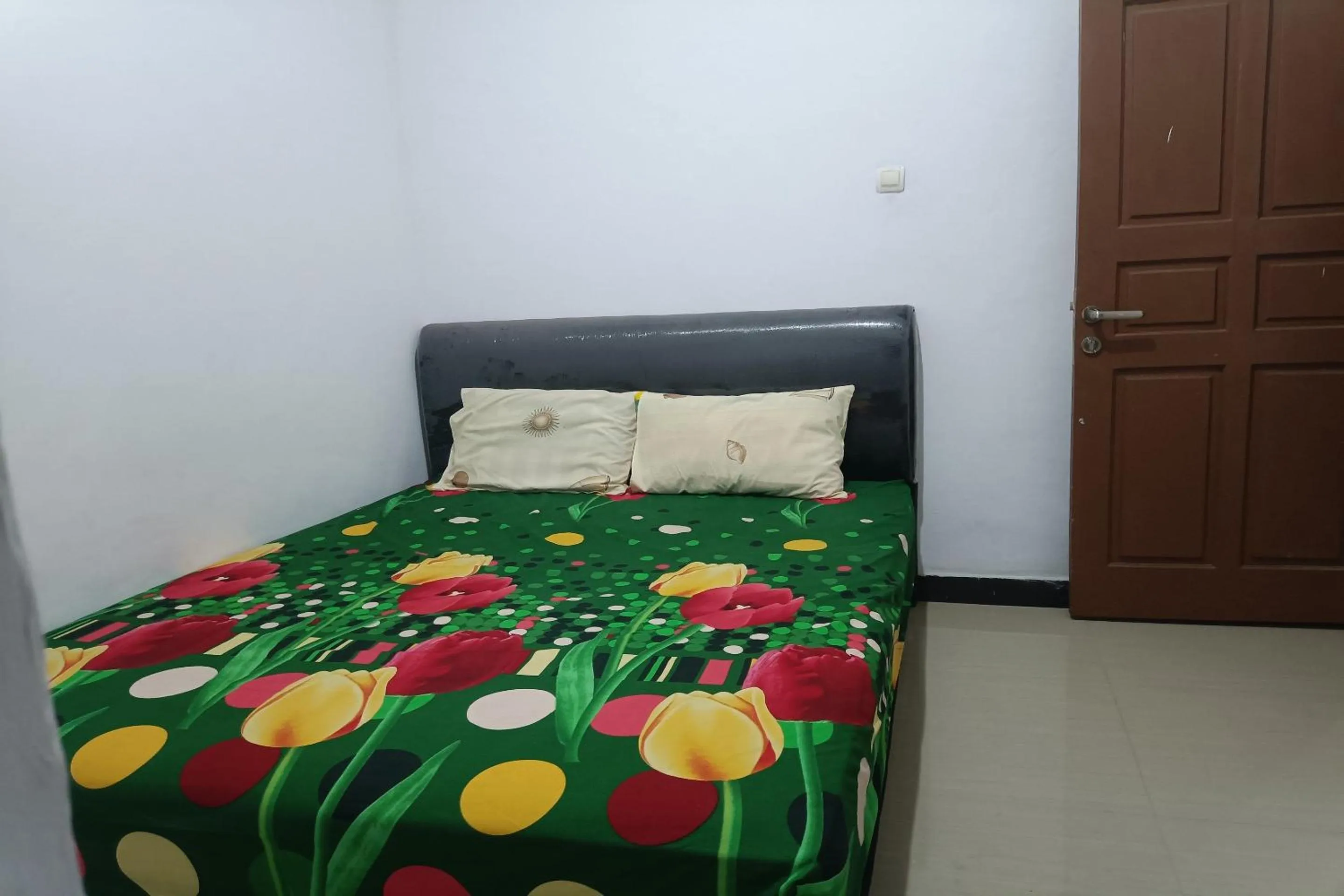 Bedroom, Bed in Hotel O Penginapan Annisya Near SMA Negeri 2 Mataram
