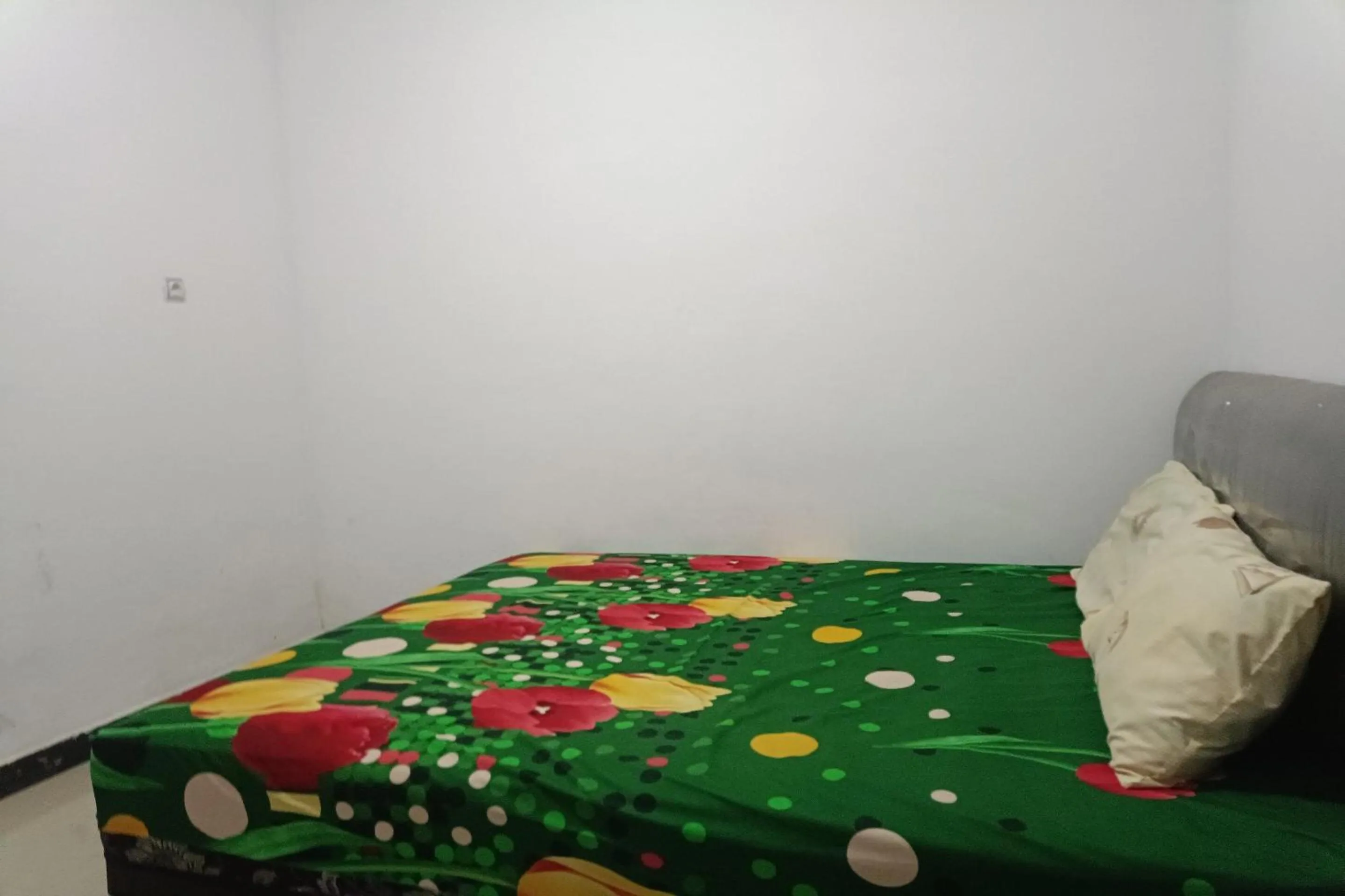 Bedroom, Bed in Hotel O Penginapan Annisya Near SMA Negeri 2 Mataram