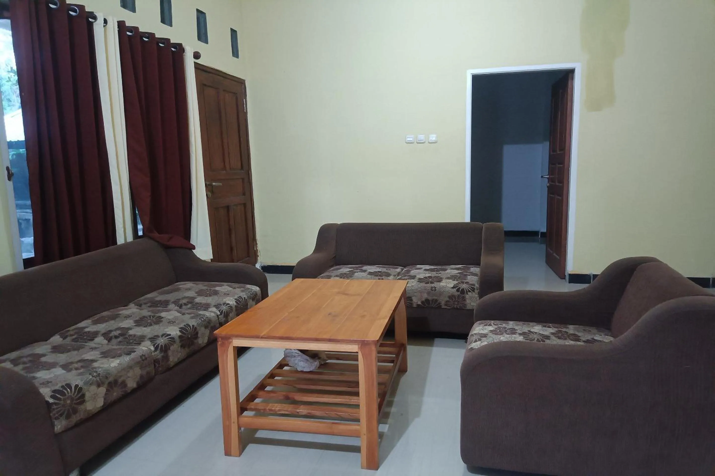 Lobby or reception in Hotel O Penginapan Annisya Near SMA Negeri 2 Mataram