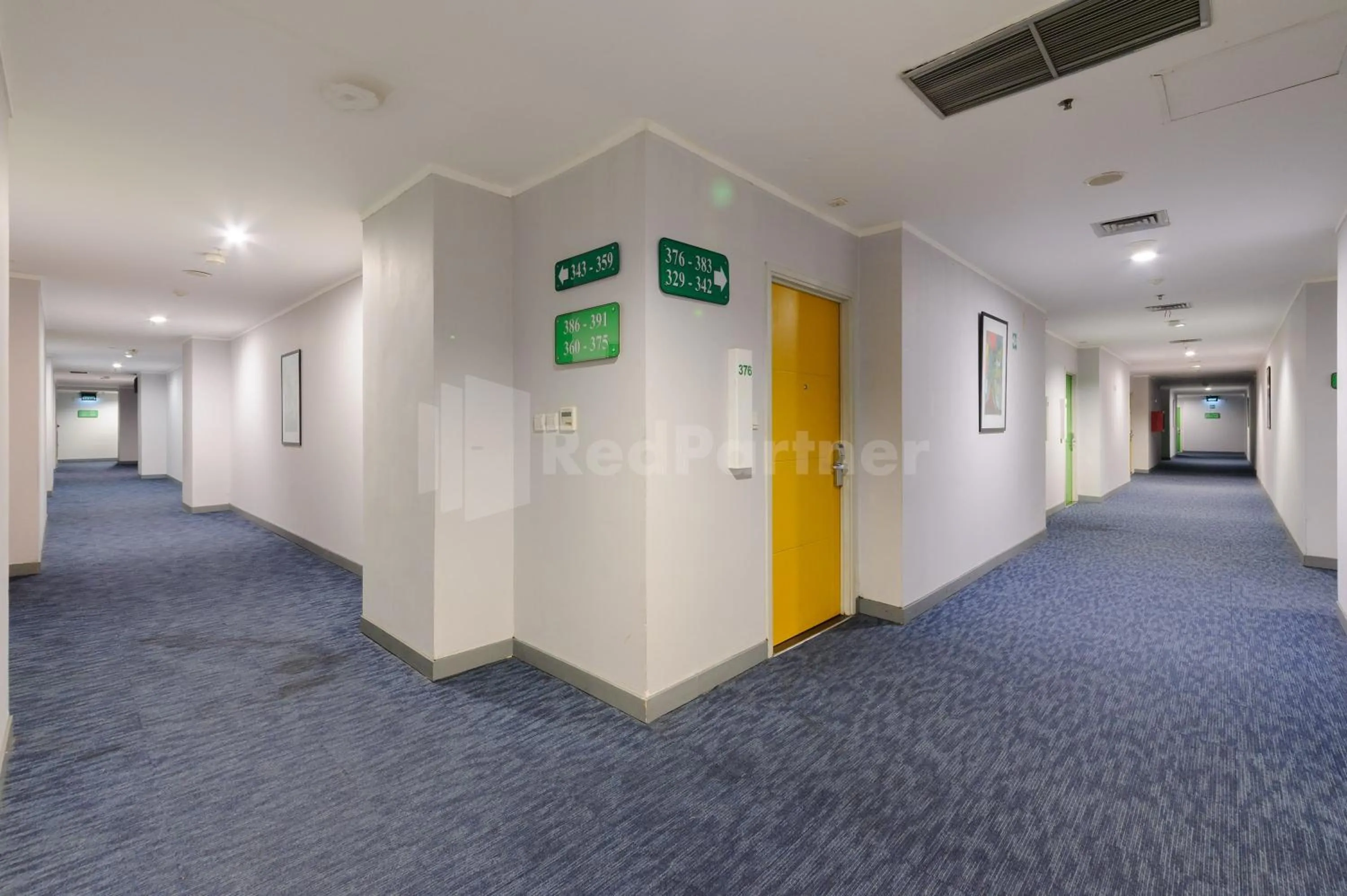 Property building in Metro Hotel near Kota Tua Mitra RedDoorz