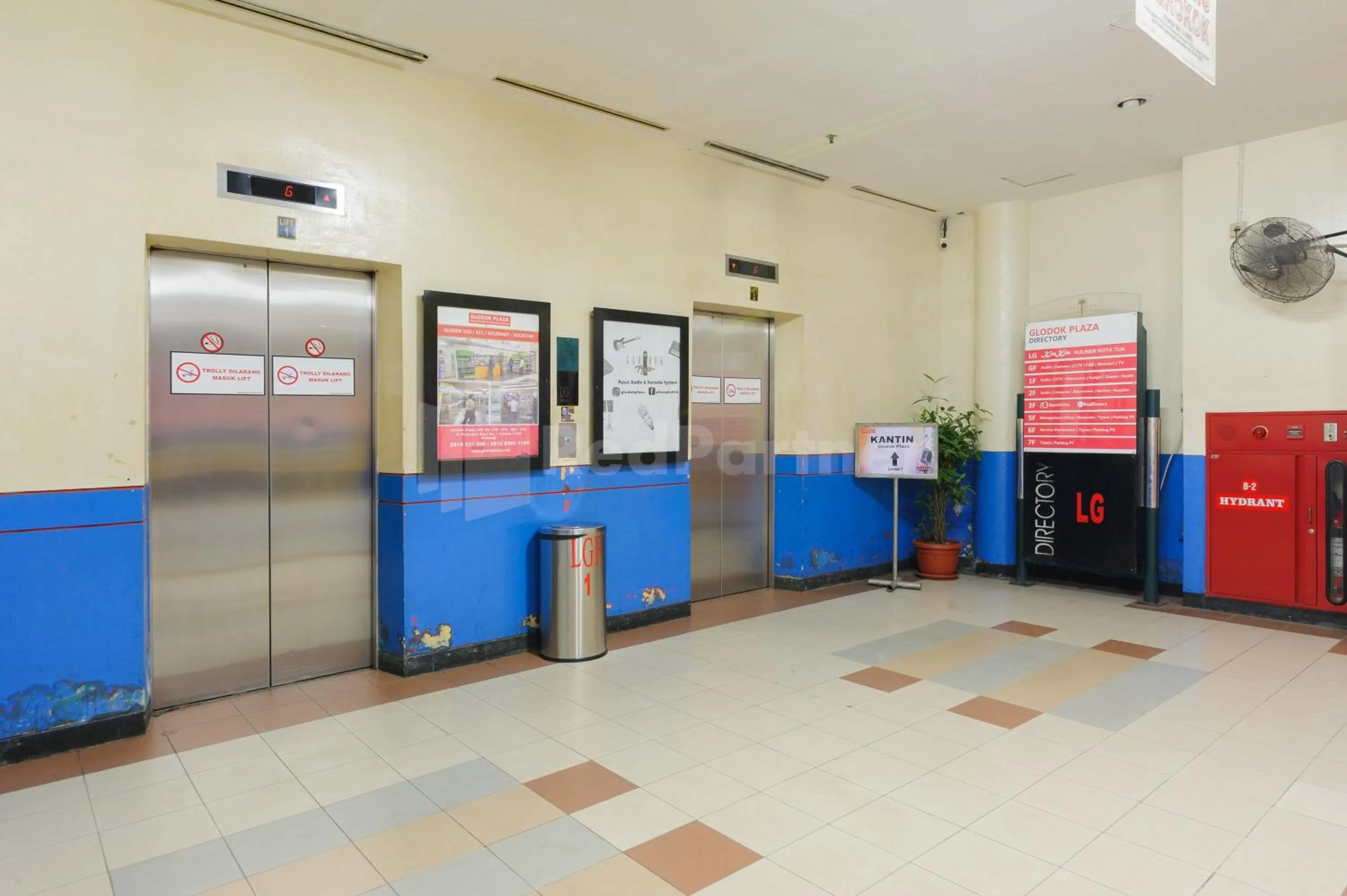 Property building in Metro Hotel near Kota Tua Mitra RedDoorz