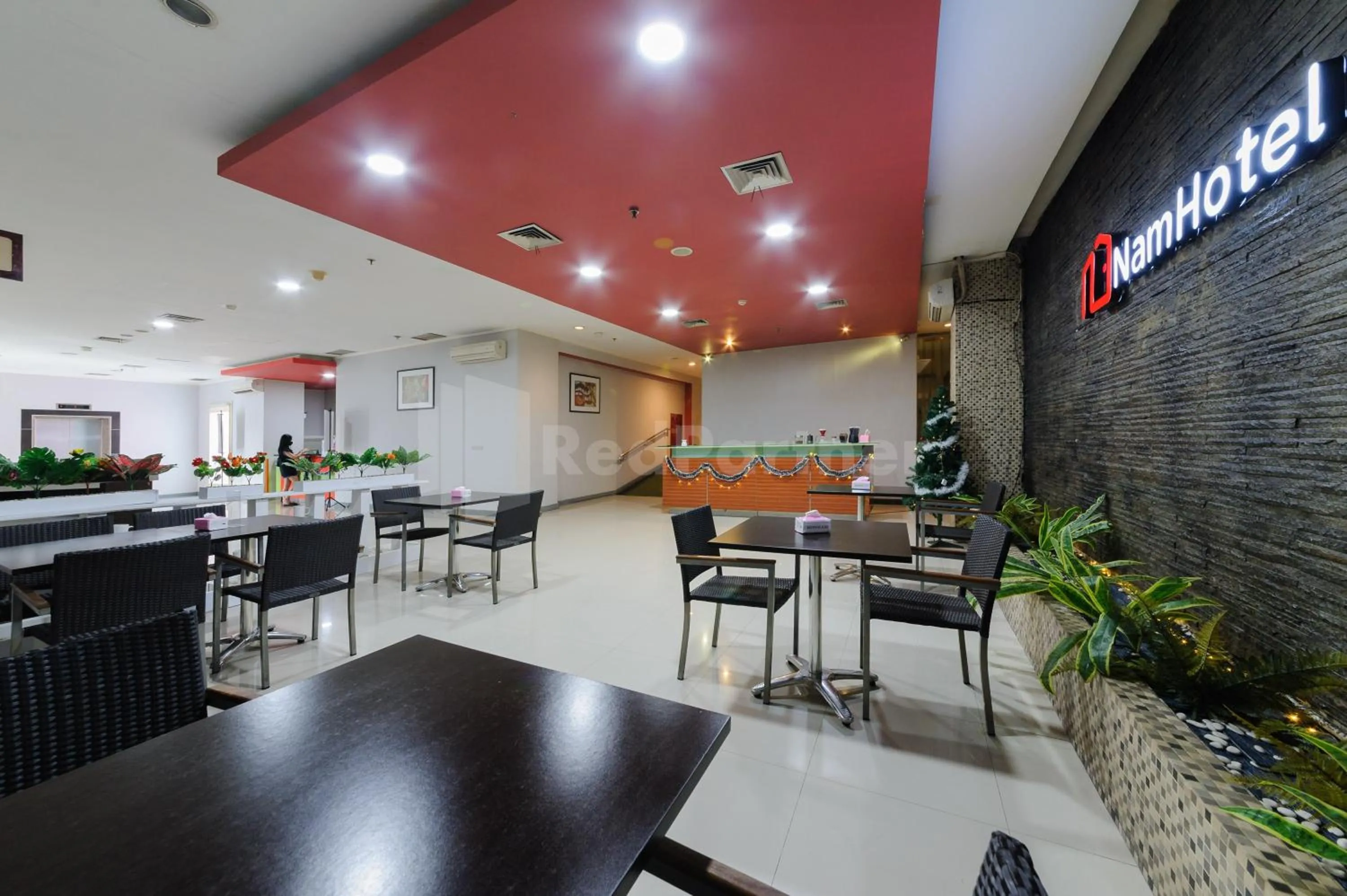 Property building in Metro Hotel near Kota Tua Mitra RedDoorz