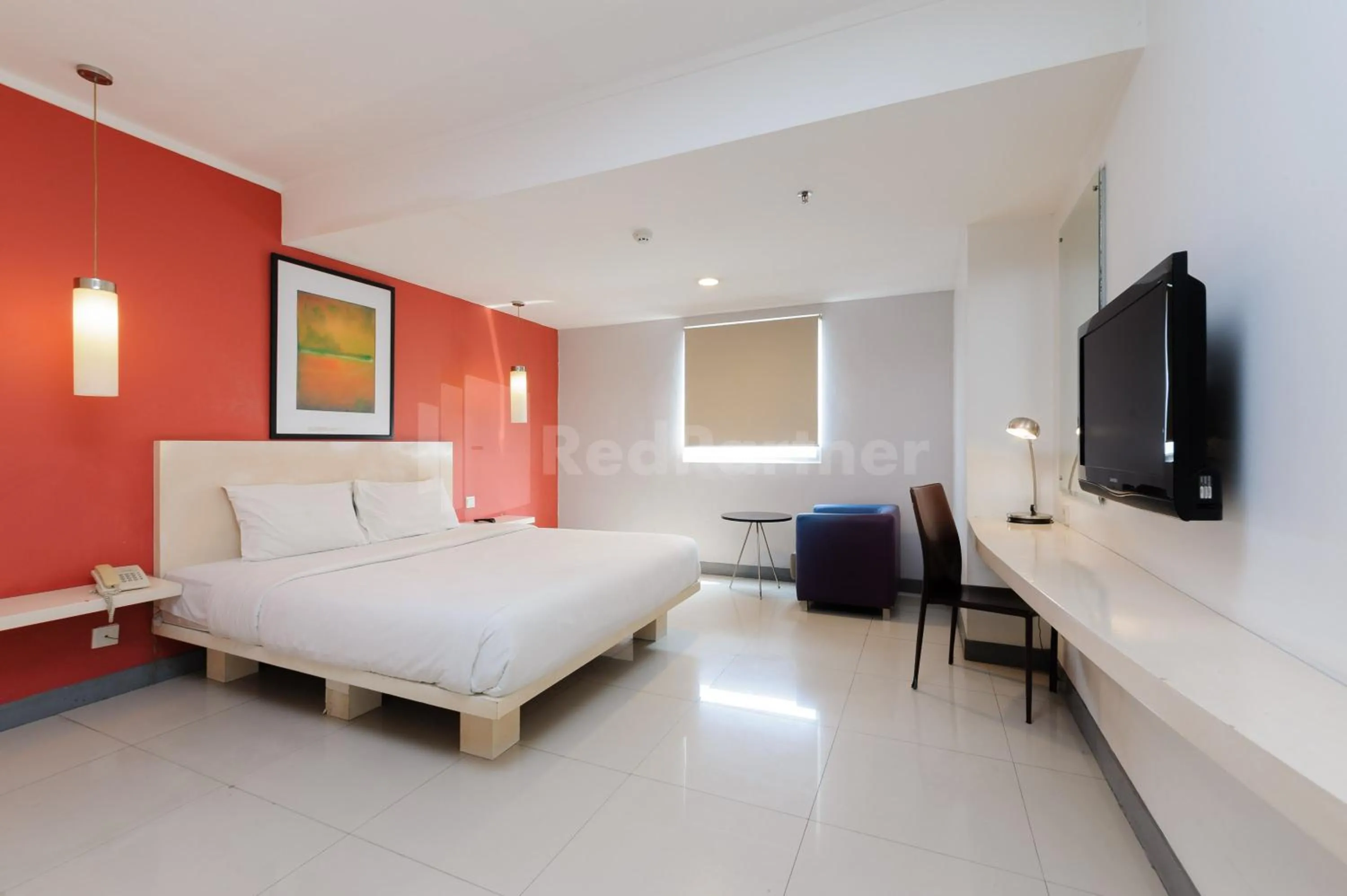 Bed in Metro Hotel near Kota Tua Mitra RedDoorz