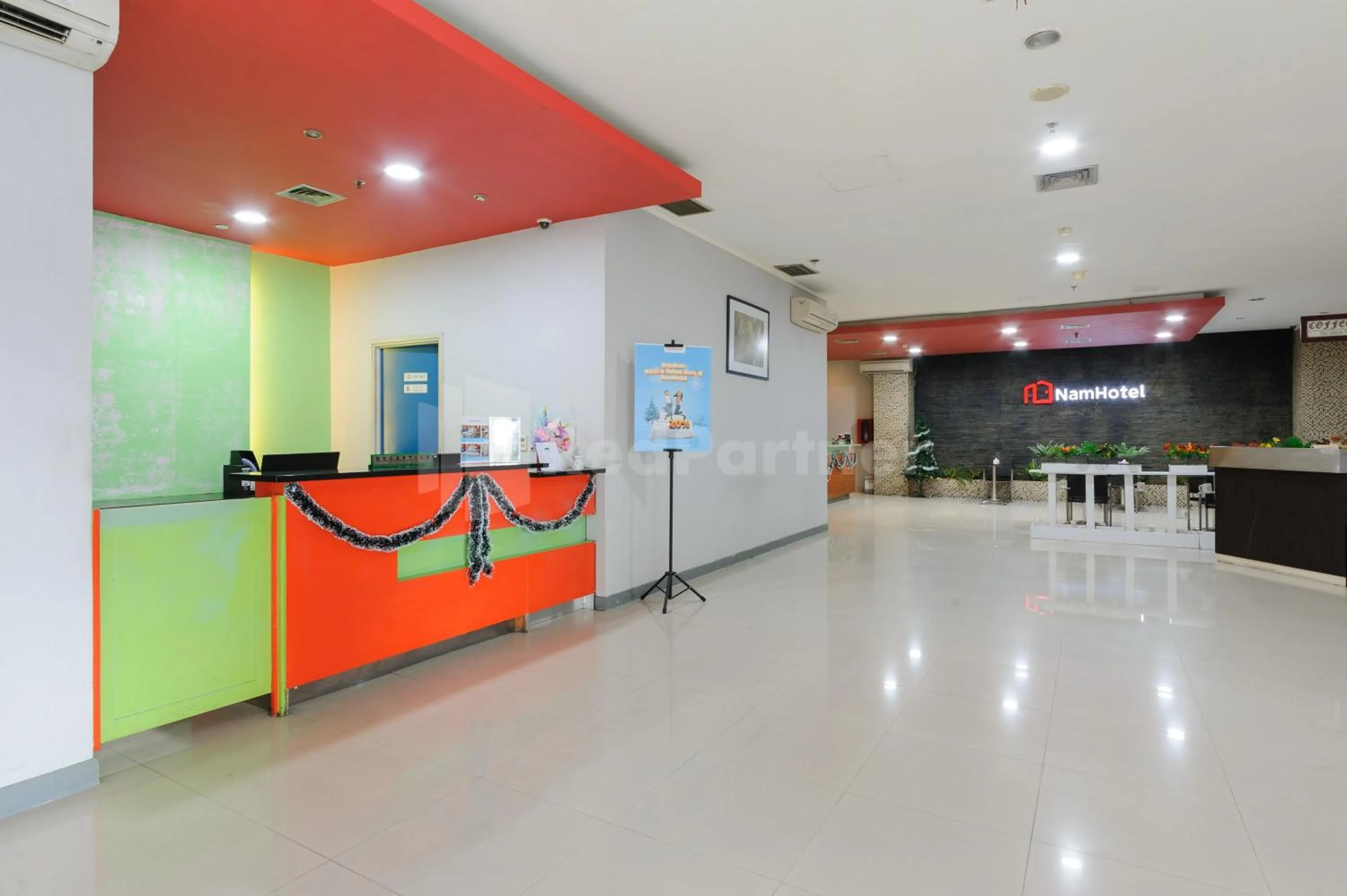 Lobby or reception in Metro Hotel near Kota Tua Mitra RedDoorz
