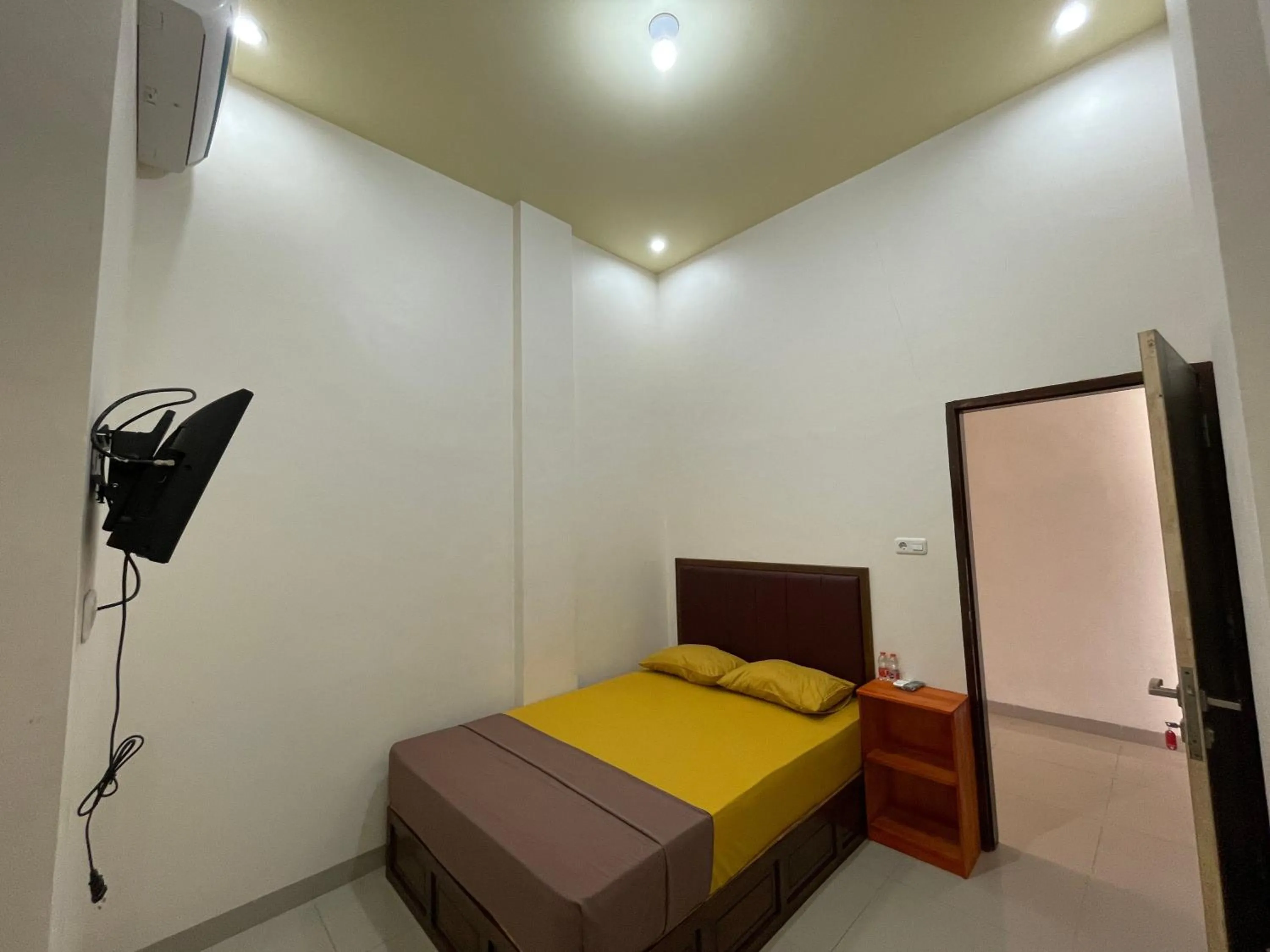Bedroom, Bed in OYO 93414 Wisma Ratu Syariah Near SMP Negeri 2 Watang Pulu