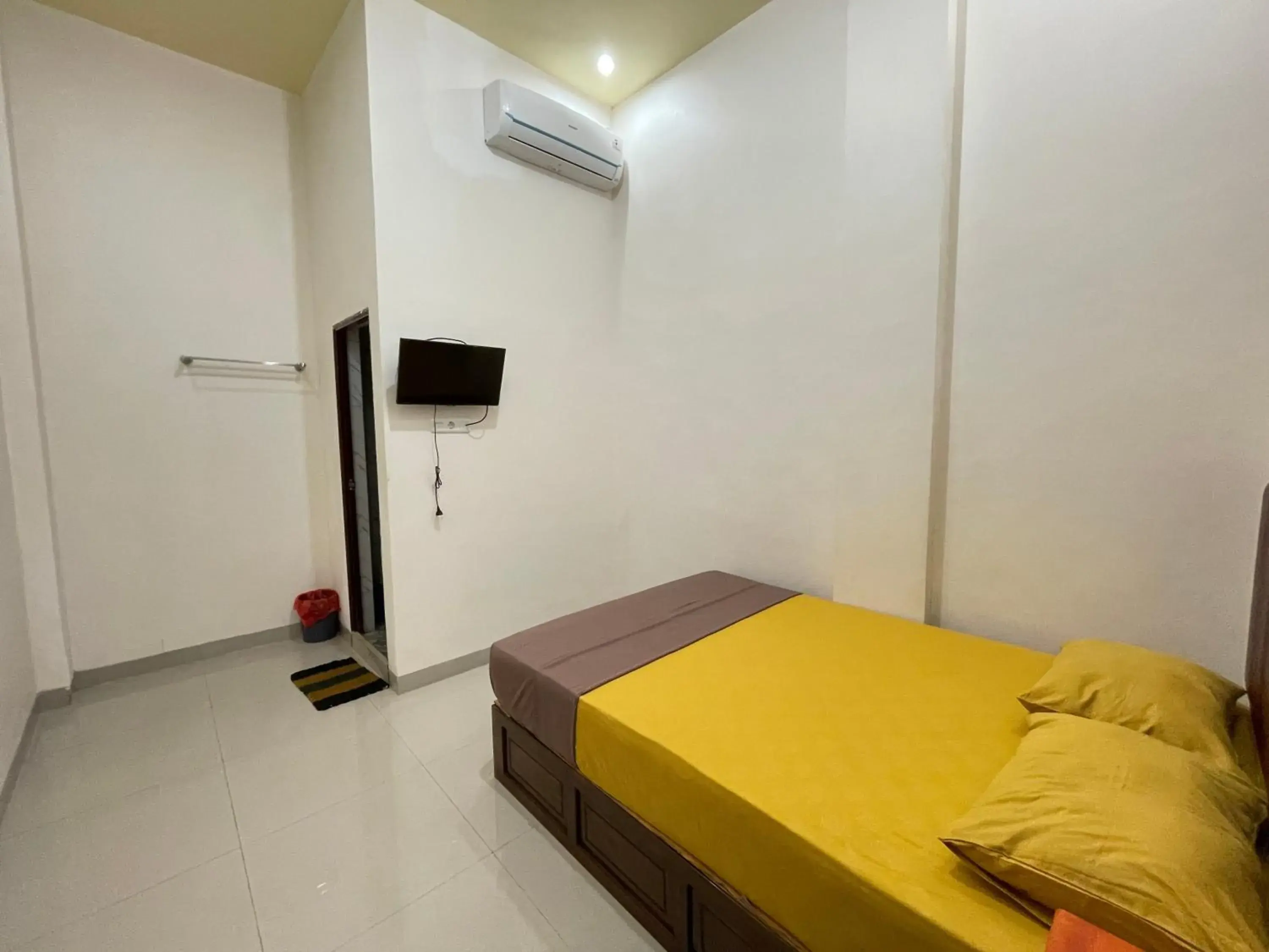Standard Double Room in OYO 93414 Wisma Ratu Syariah Near SMP Negeri 2 Watang Pulu Standard Double Room in OYO 93414 Wisma Ratu Syariah Near SMP Negeri 2 Watang Pulu
