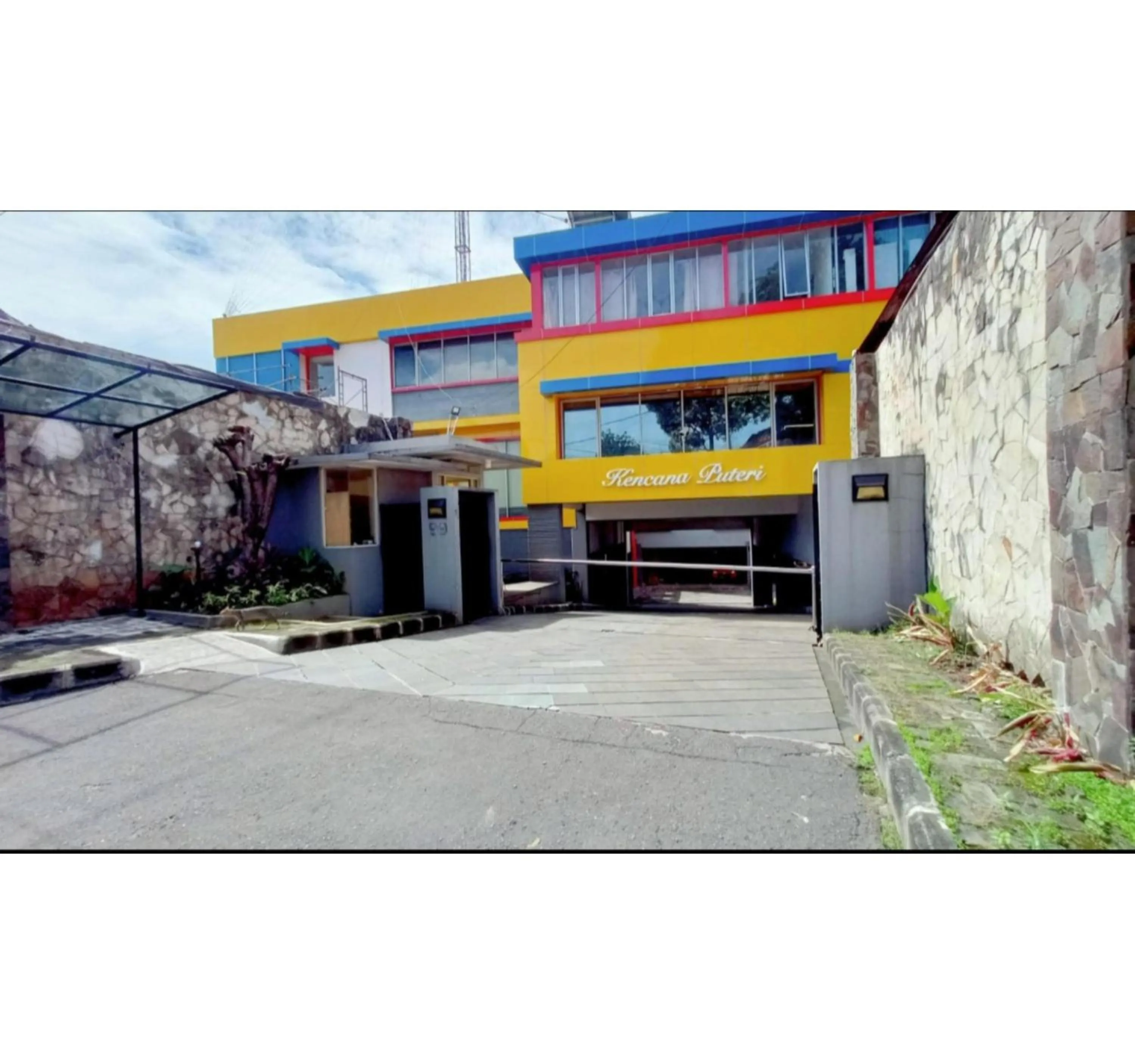 OYO Life 93383 Wisma Kencana Puteri