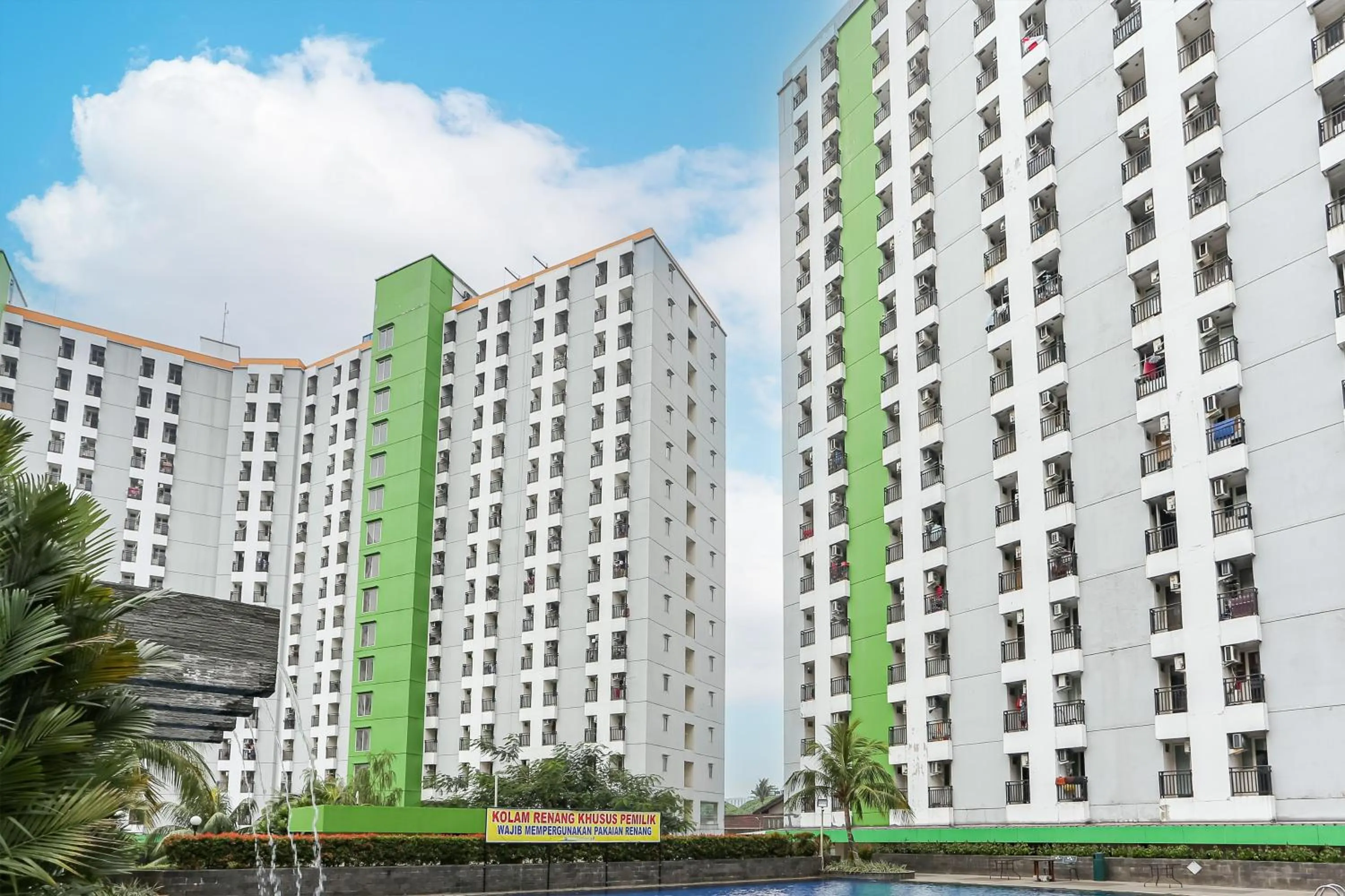 Facade/entrance in Capital O 93371 Pelangi Residence 5