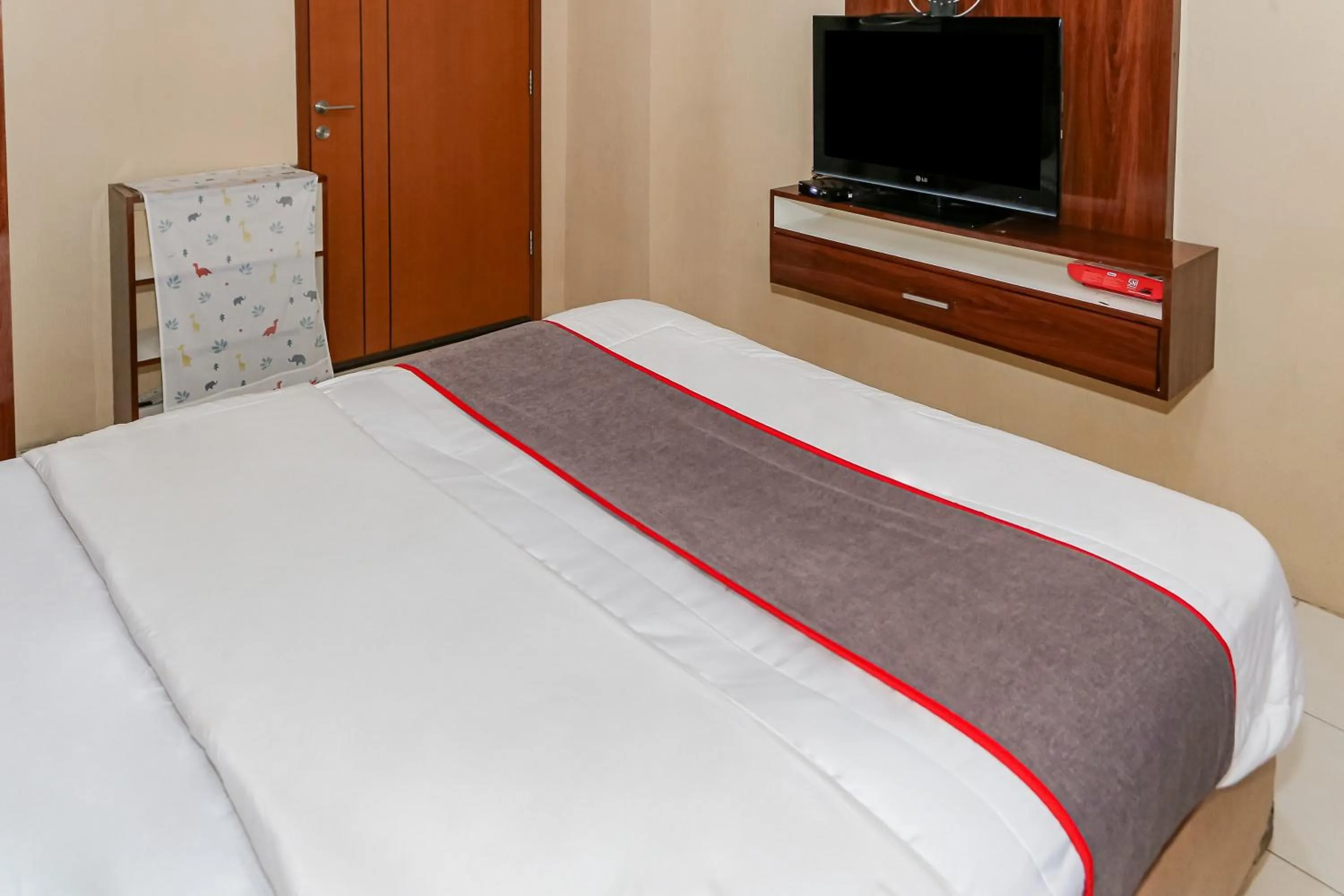 Bedroom, Bed in Capital O 93371 Pelangi Residence 5