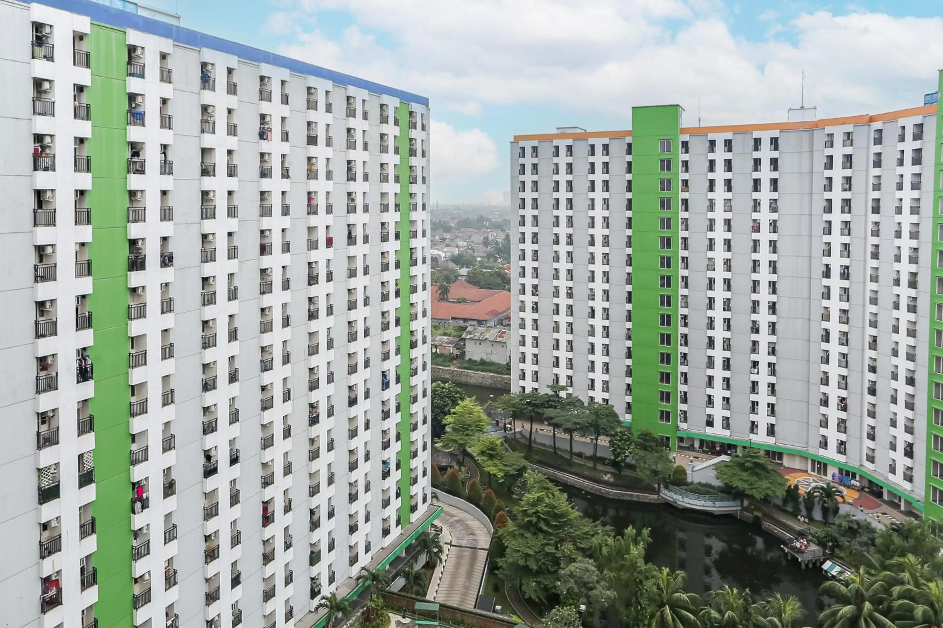 Facade/entrance in Capital O 93371 Pelangi Residence 5