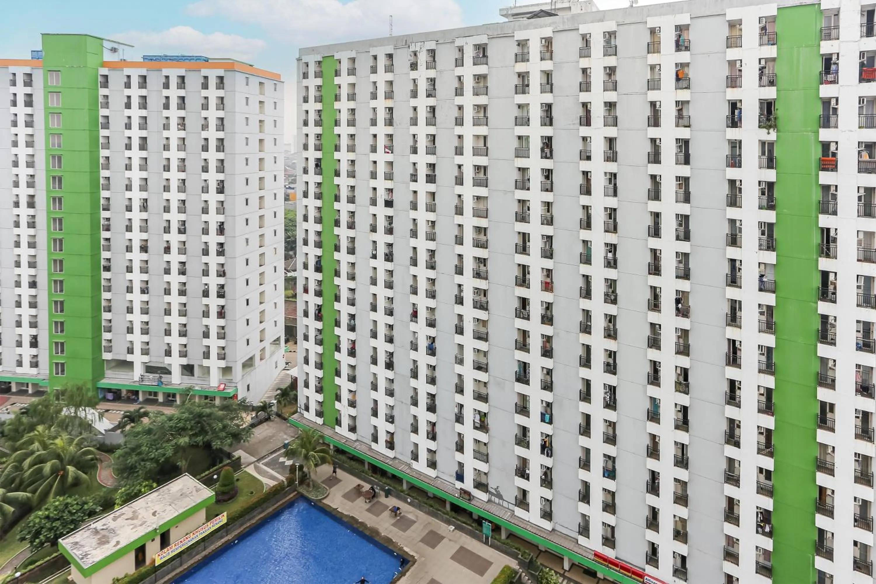 Property building in Capital O 93372 Aurora Residence