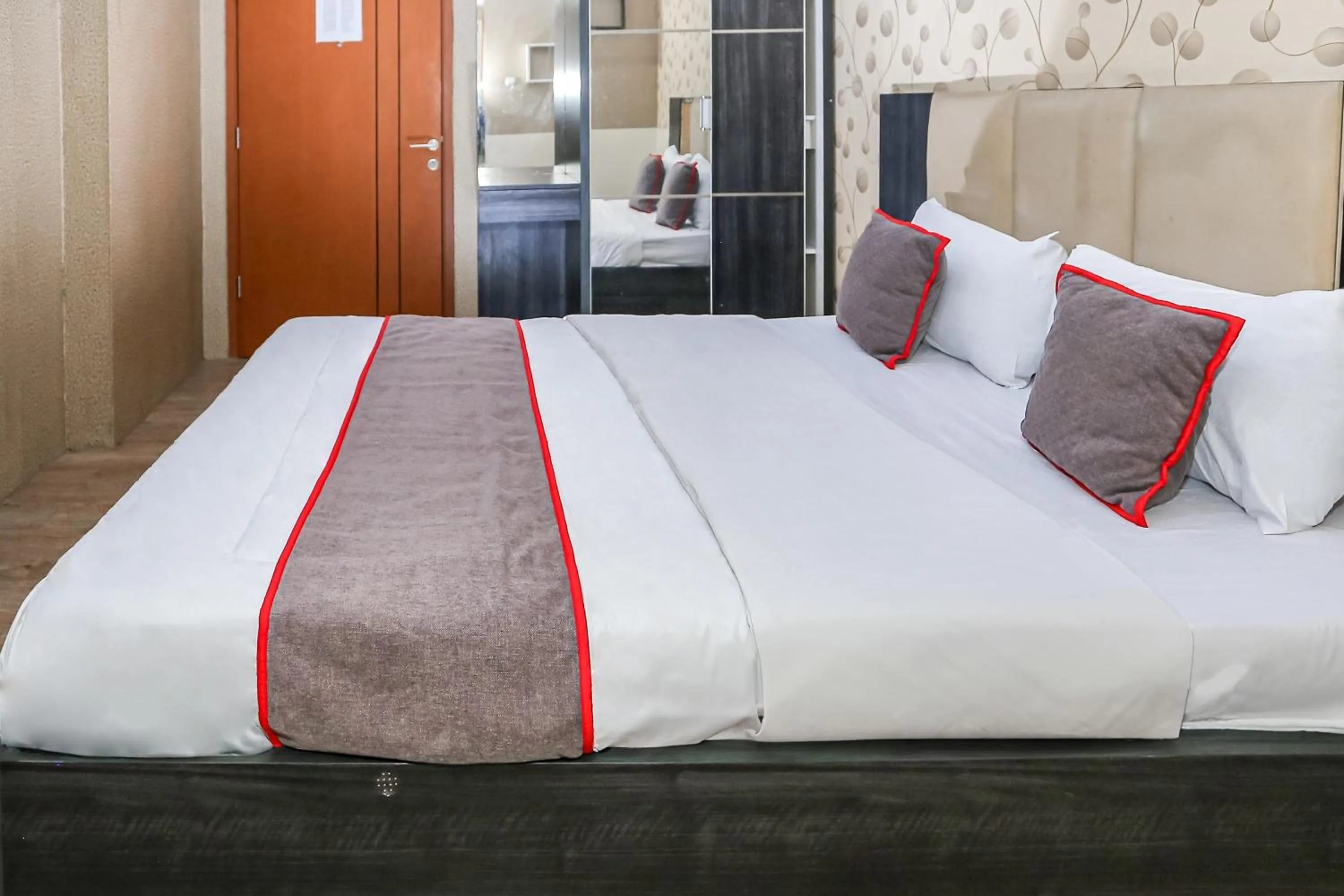 Bedroom, Bed in Capital O 93372 Aurora Residence