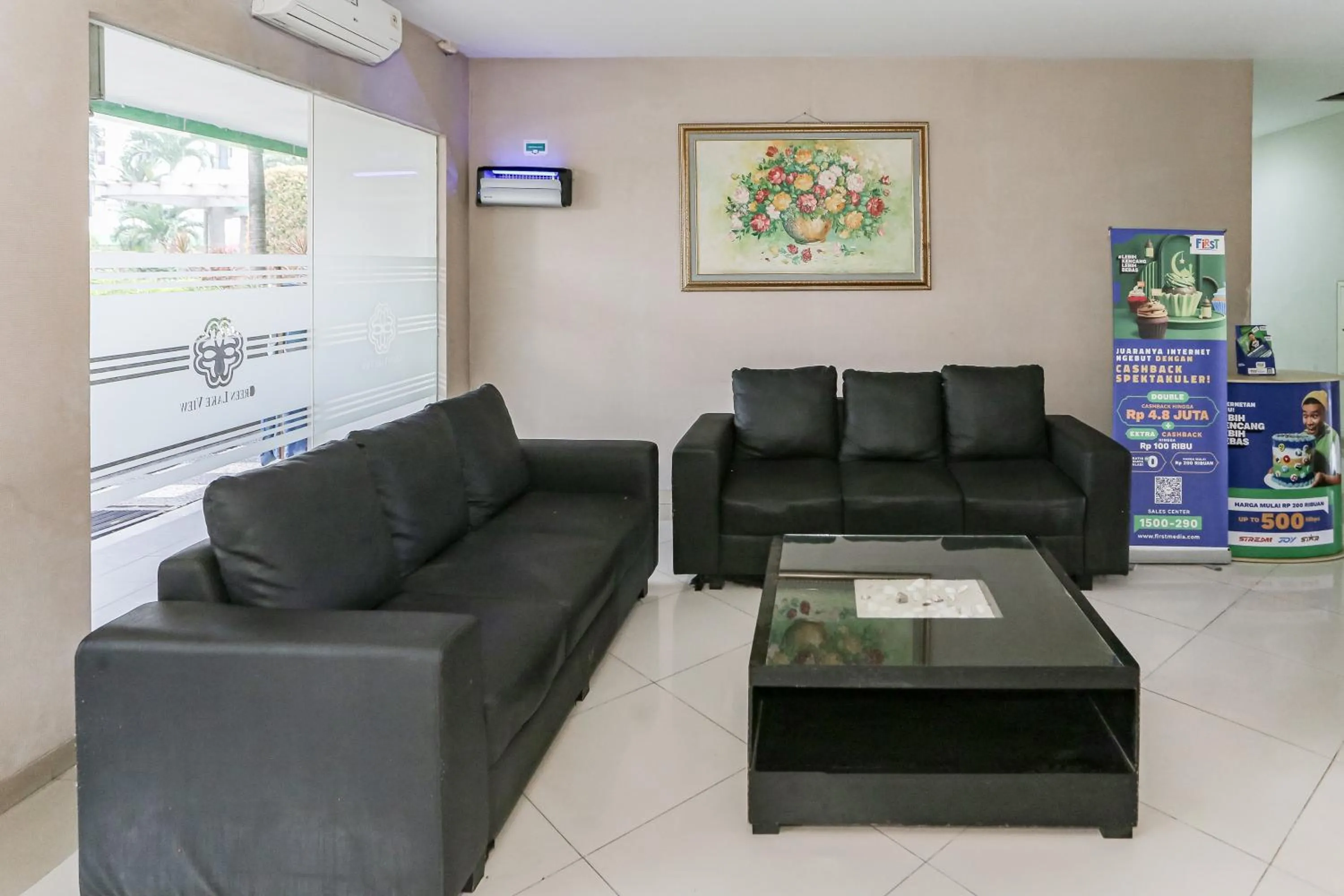 Lobby or reception in Capital O 93372 Aurora Residence