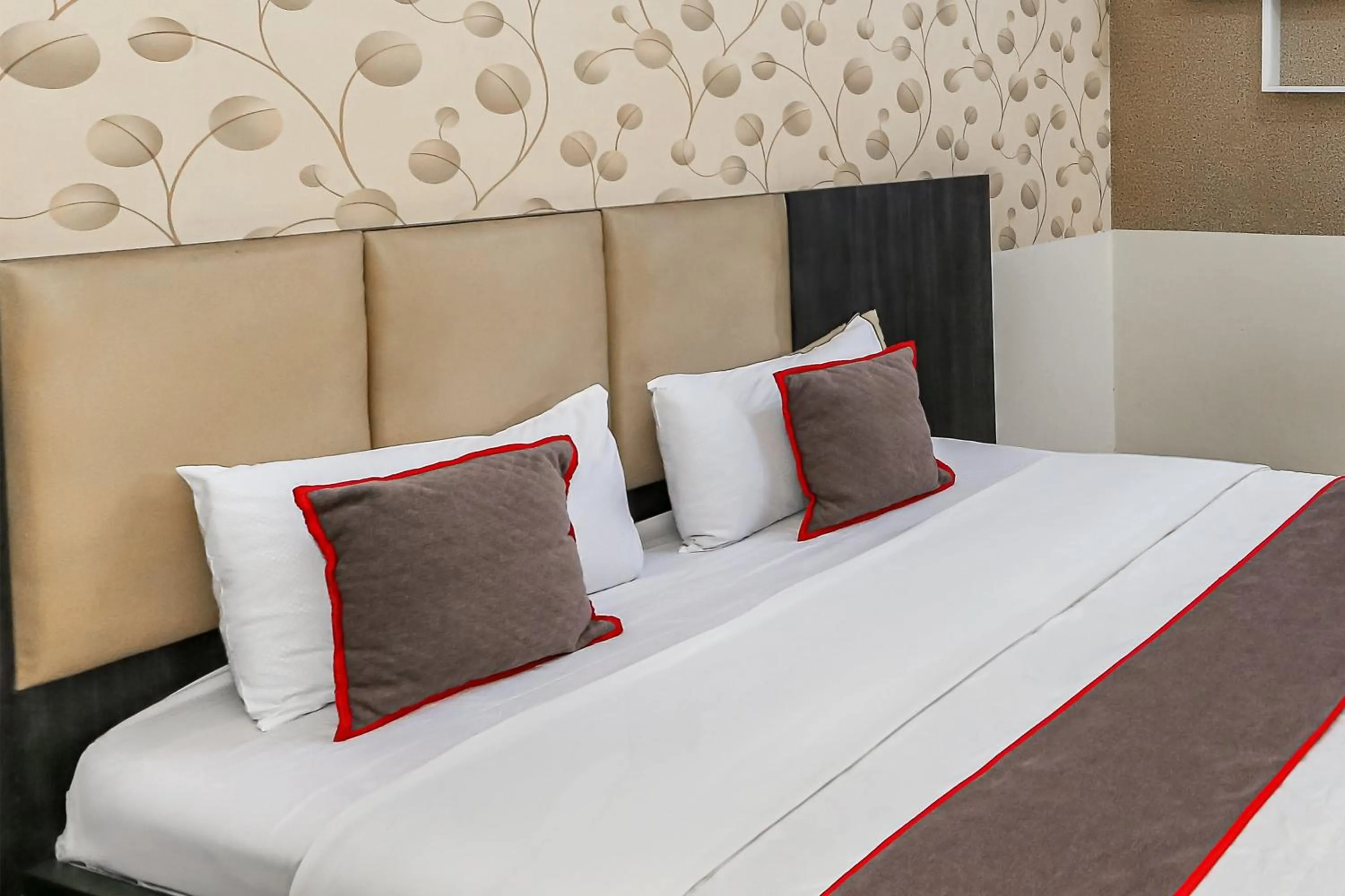 Bedroom, Bed in Capital O 93372 Aurora Residence