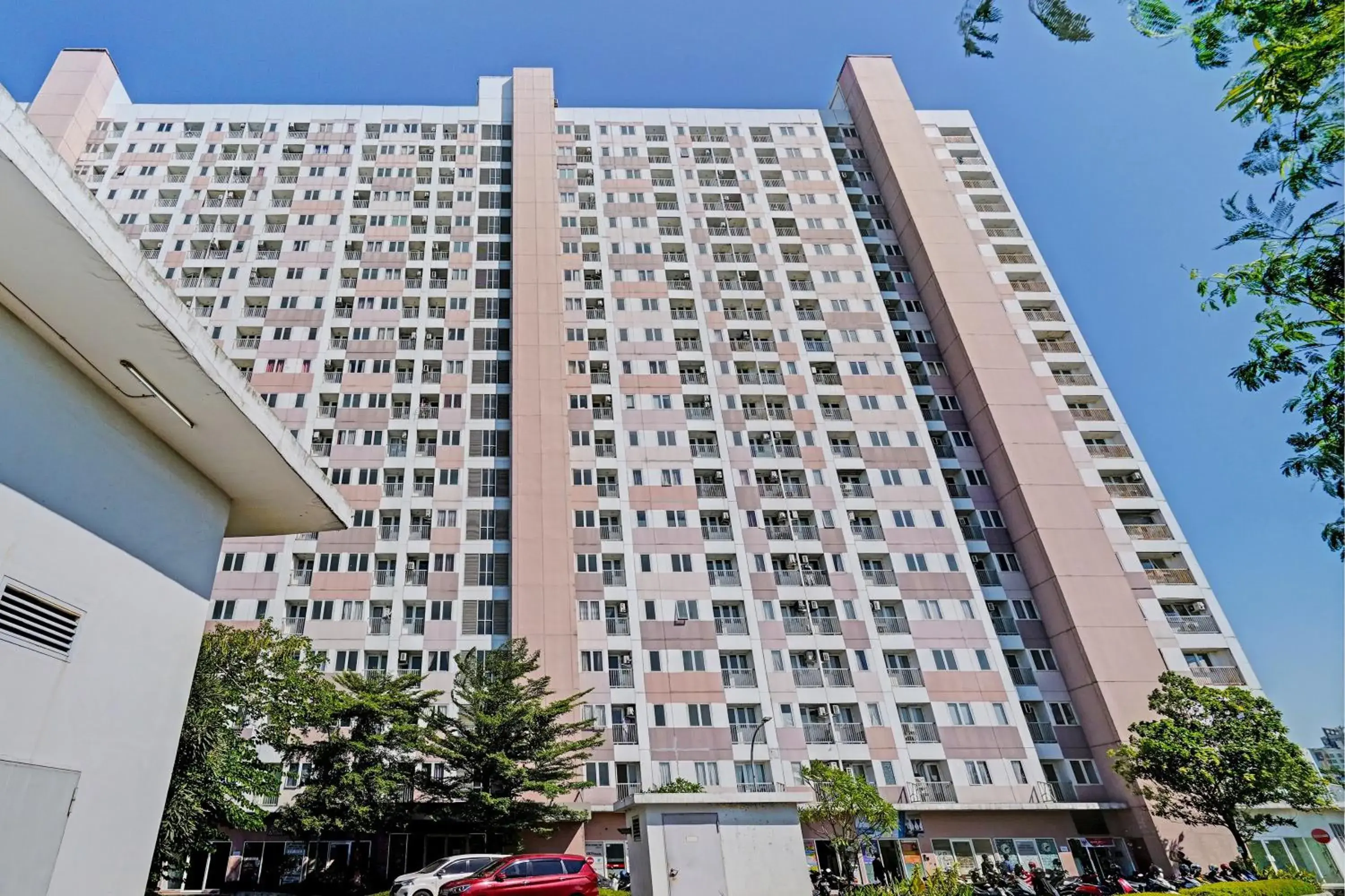 Facade/entrance in Hotel O Apartement Grand Sentraland By Rai Property Facade/entrance in Hotel O Apartement Grand Sentraland By Rai Property