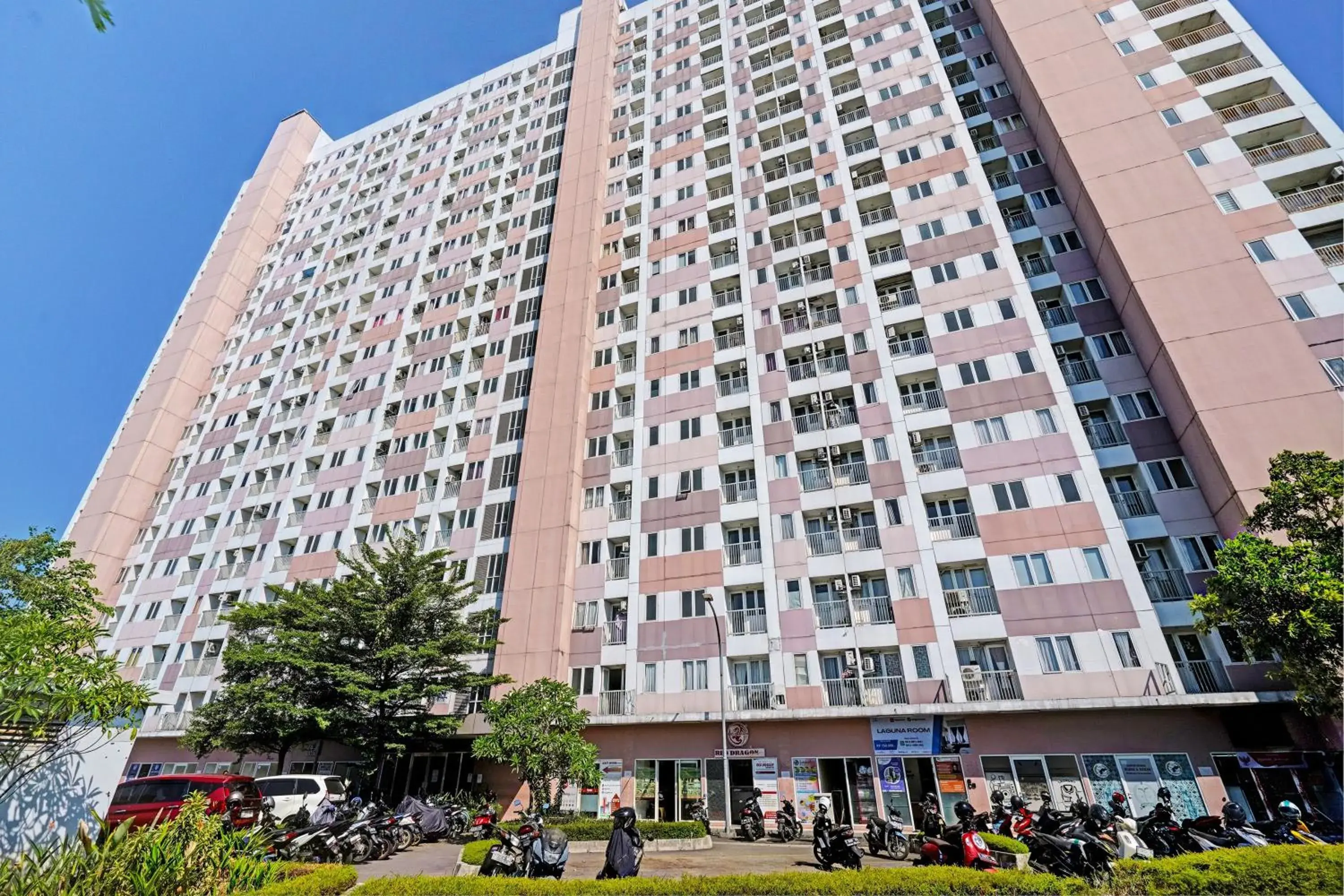 Facade/entrance in Hotel O Apartement Grand Sentraland By Rai Property Facade/entrance in Hotel O Apartement Grand Sentraland By Rai Property