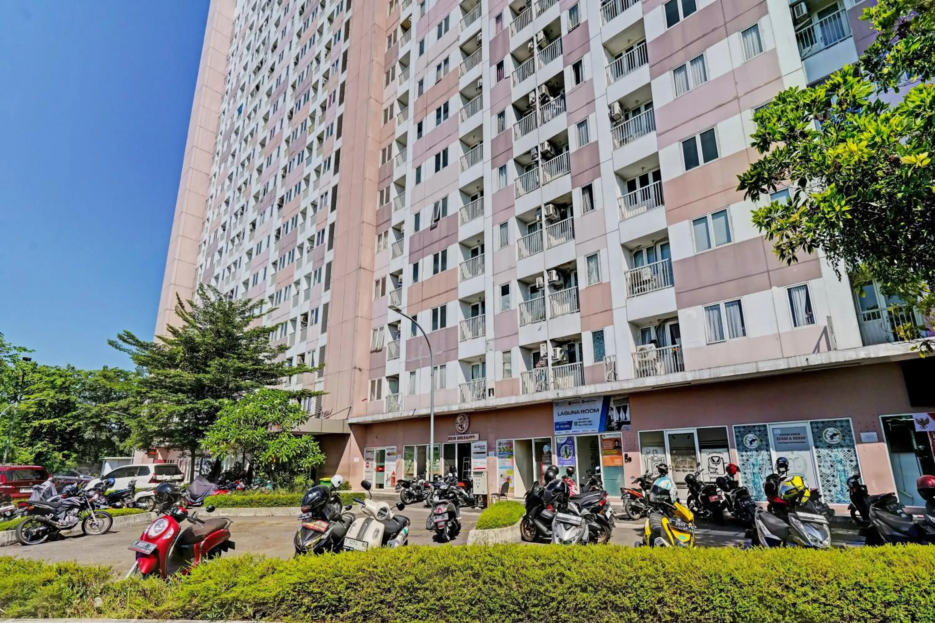 Facade/entrance in Hotel O Apartement Grand Sentraland By Rai Property Facade/entrance in Hotel O Apartement Grand Sentraland By Rai Property