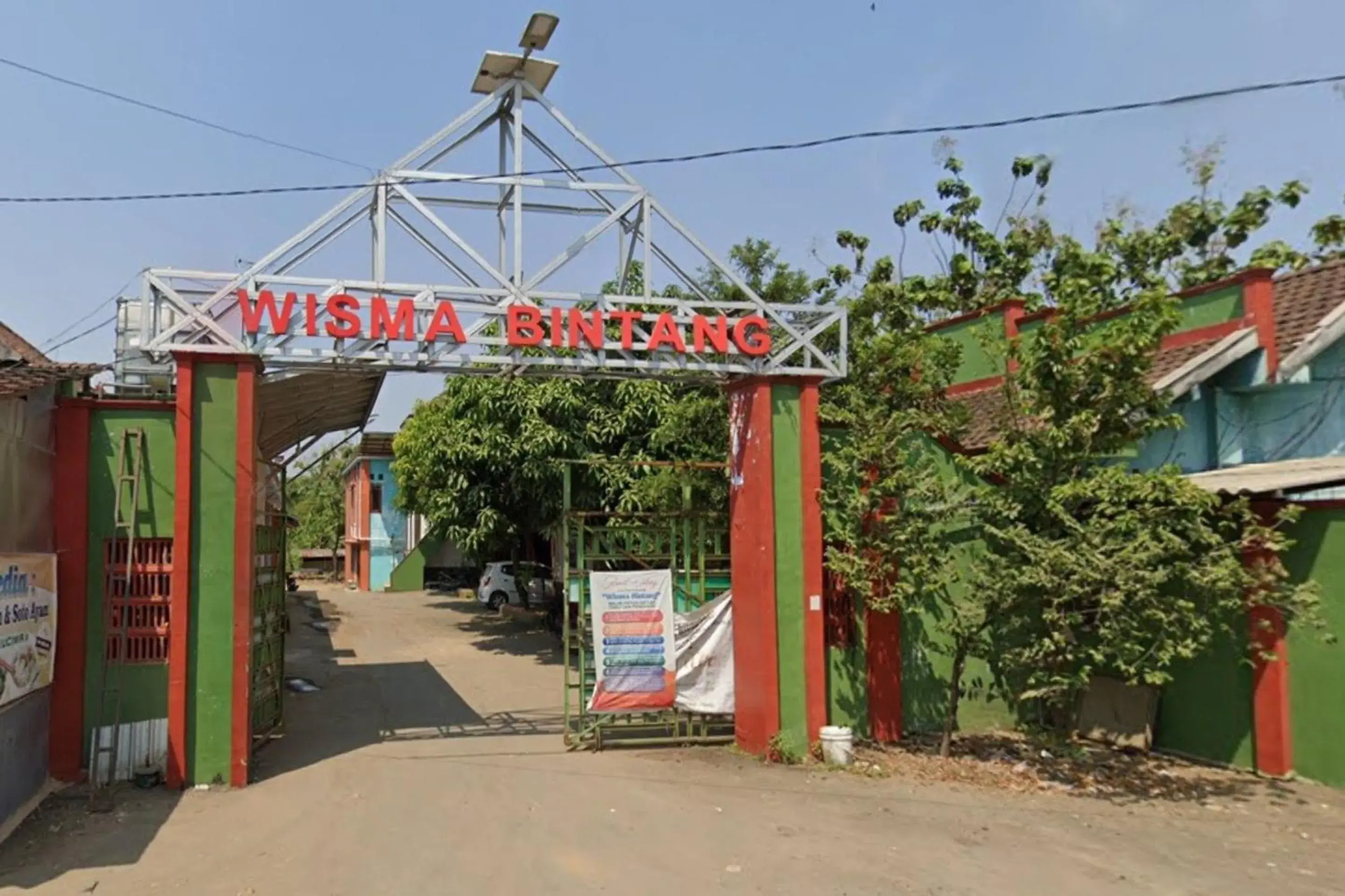 Facade/entrance in Hotel O Wisma Bintang Jepara Facade/entrance in Hotel O Wisma Bintang Jepara