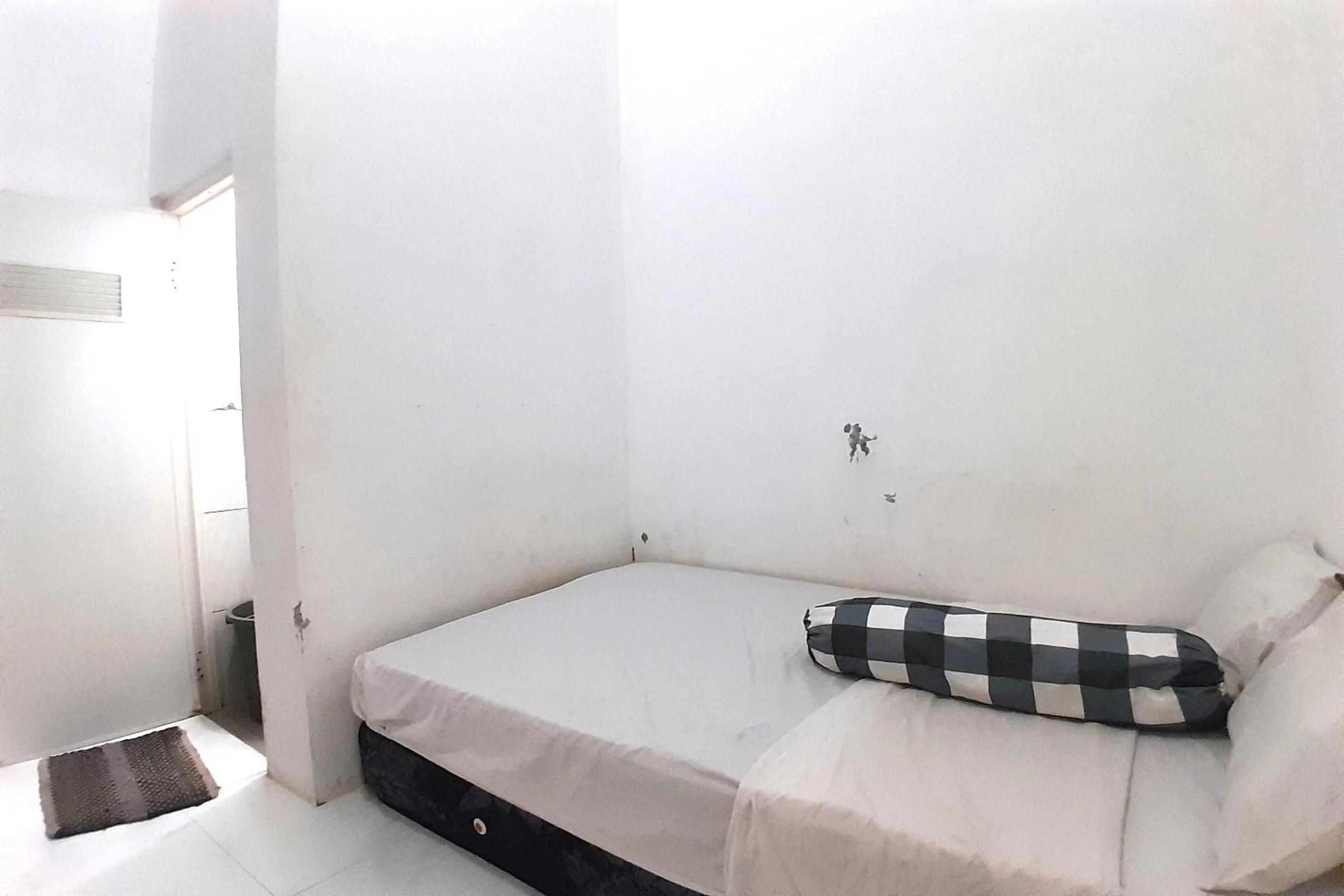 Bedroom, Bed in Hotel O Wisma Bintang Jepara