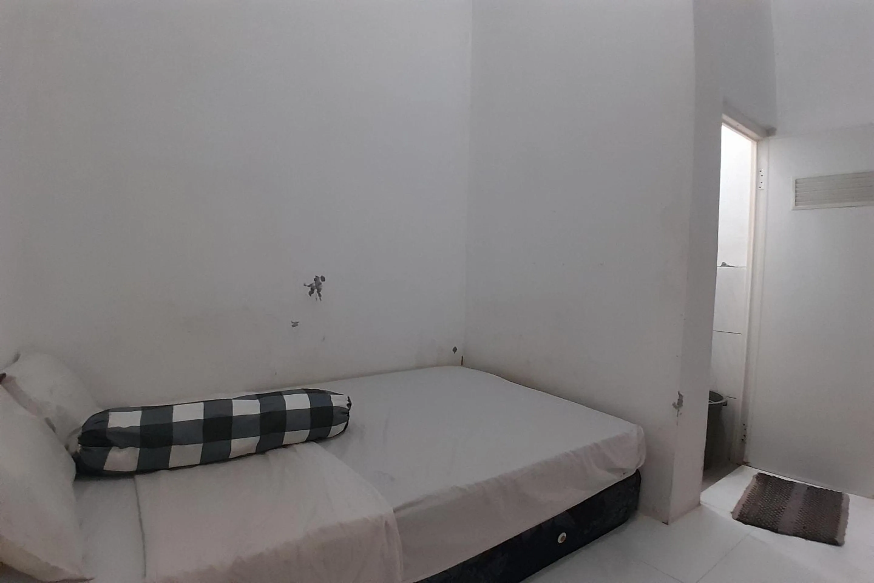 Bedroom, Bed in Hotel O Wisma Bintang Jepara