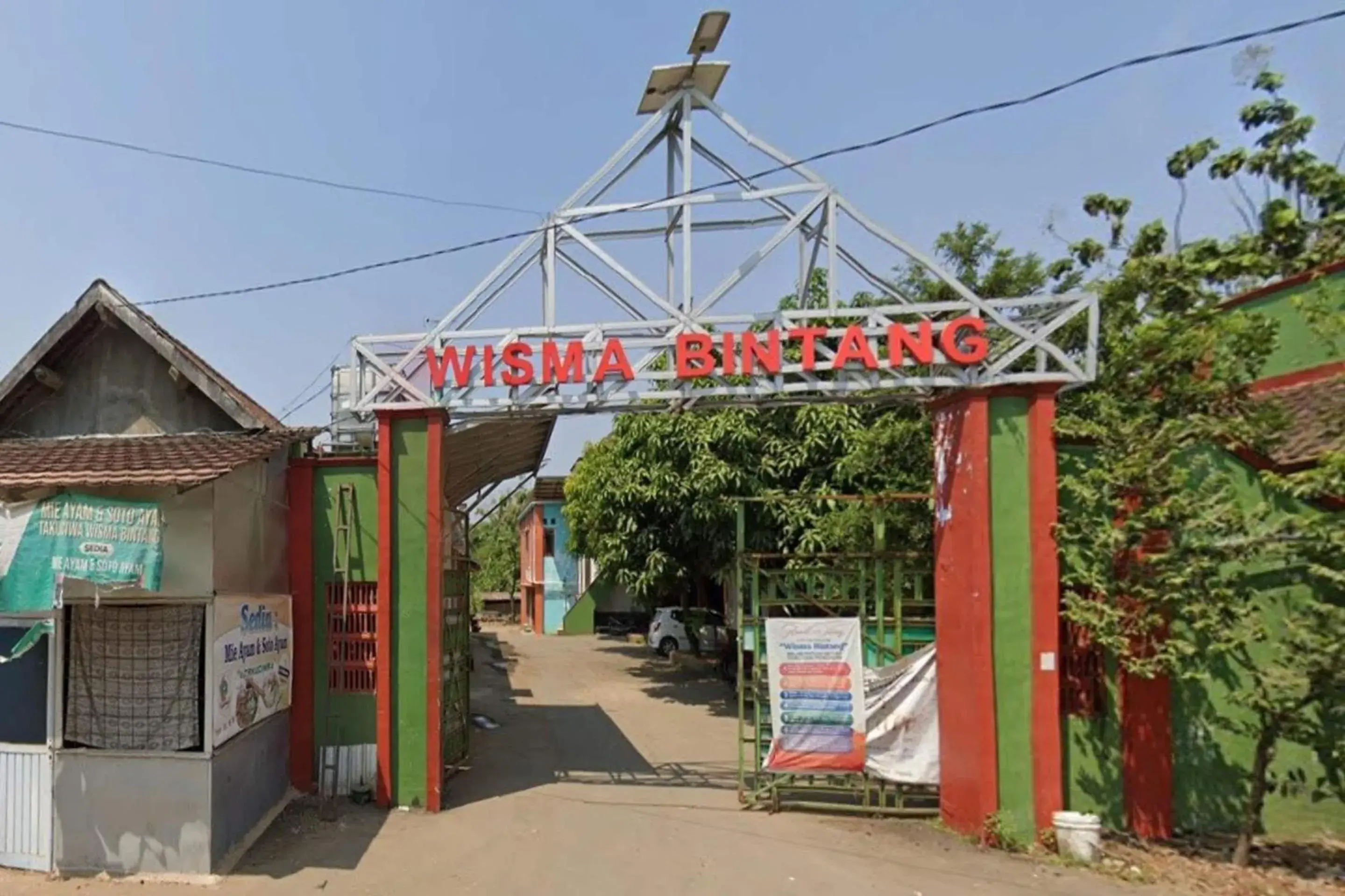 Facade/entrance in Hotel O Wisma Bintang Jepara Facade/entrance in Hotel O Wisma Bintang Jepara