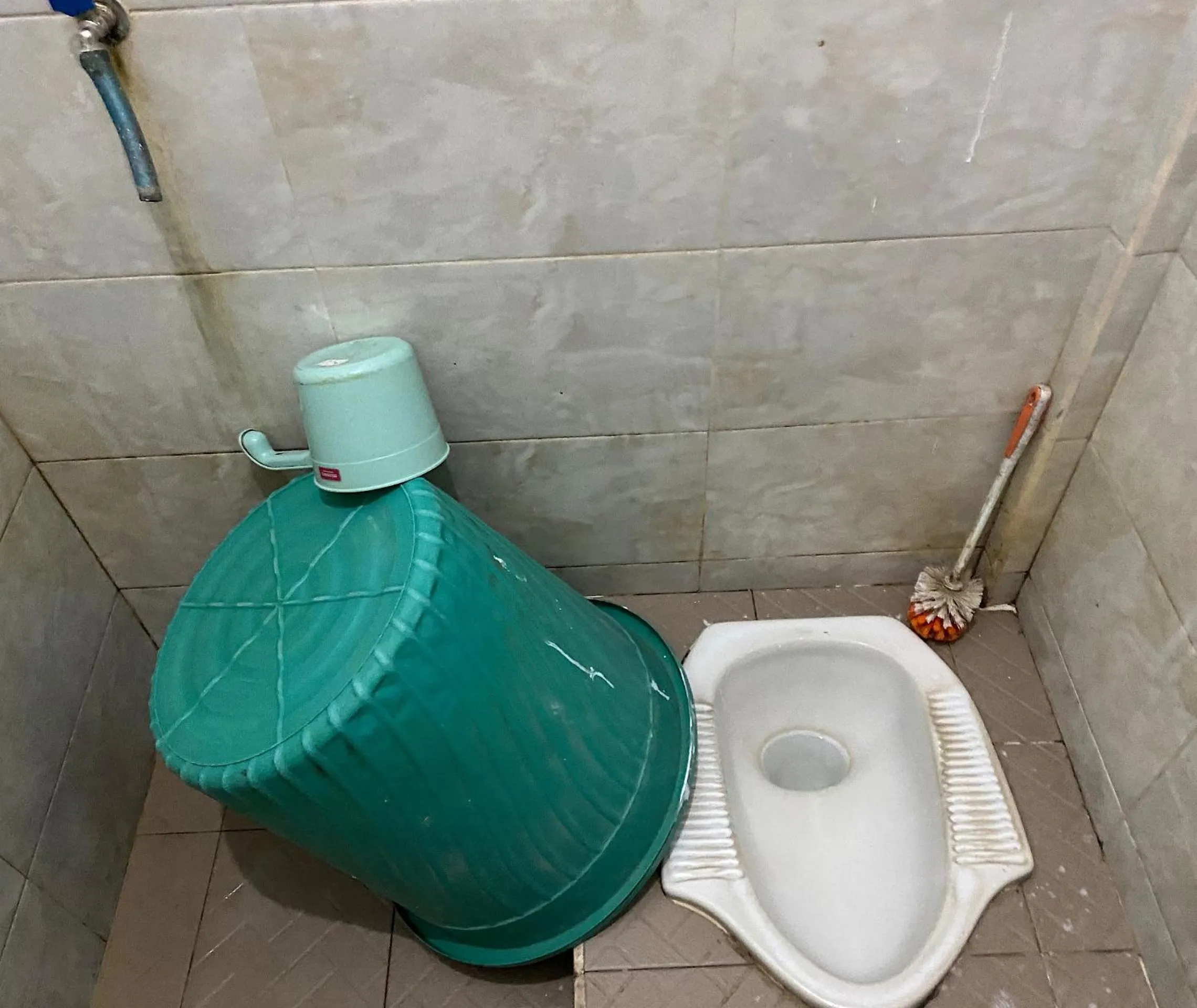 Bathroom in OYO Life 93407 Kos Sweta