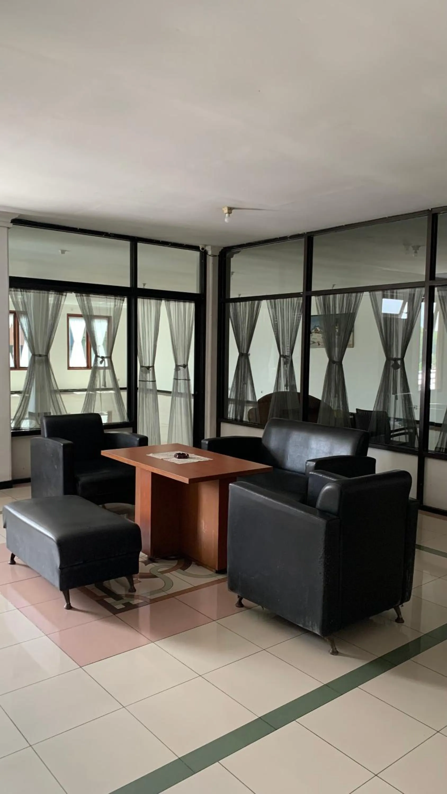 Lobby or reception in Hotel O Penginapan Mangkoe Barokah