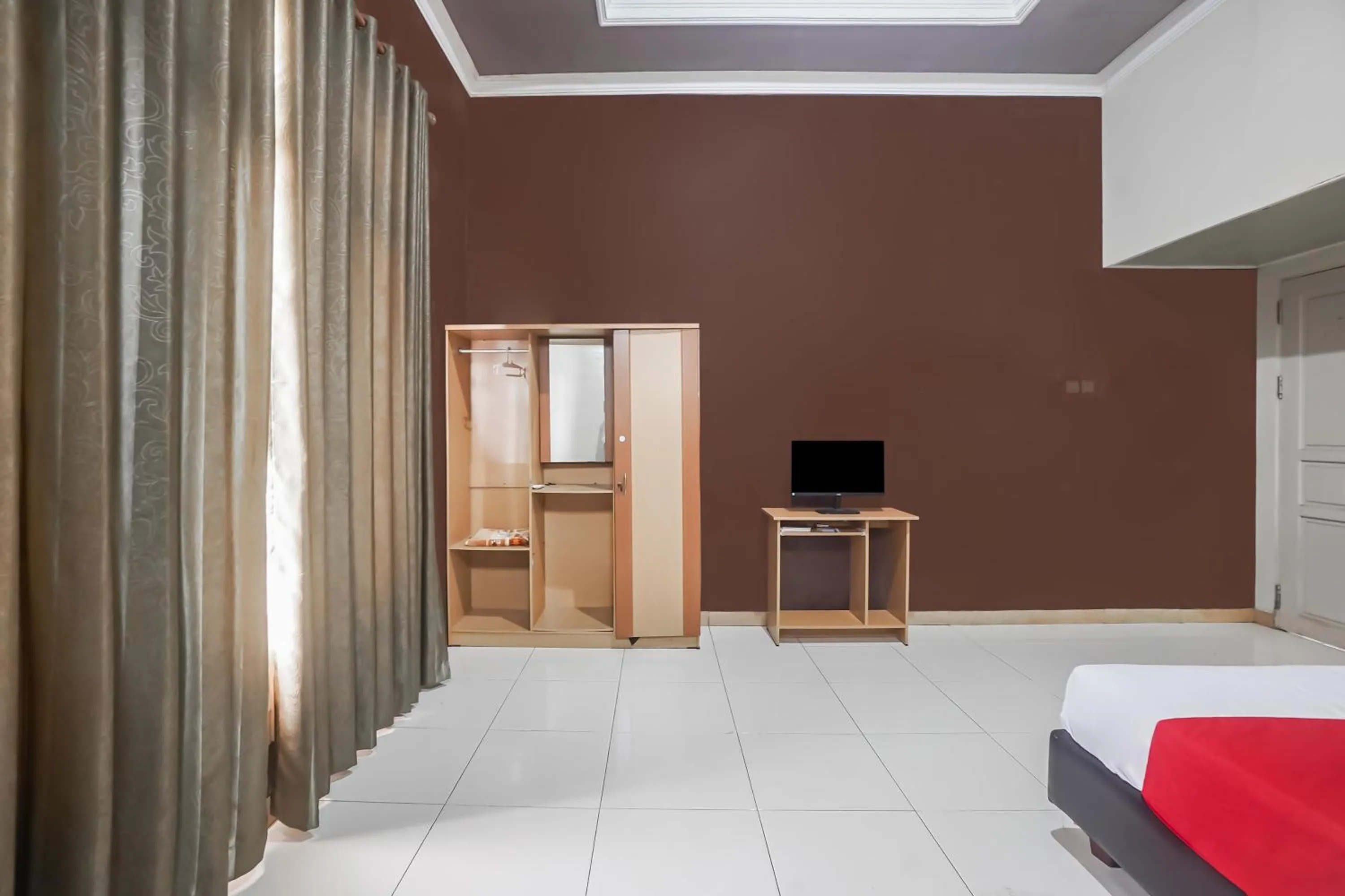 Bedroom, Bed in Hotel O Pondok Tawing Rumbih