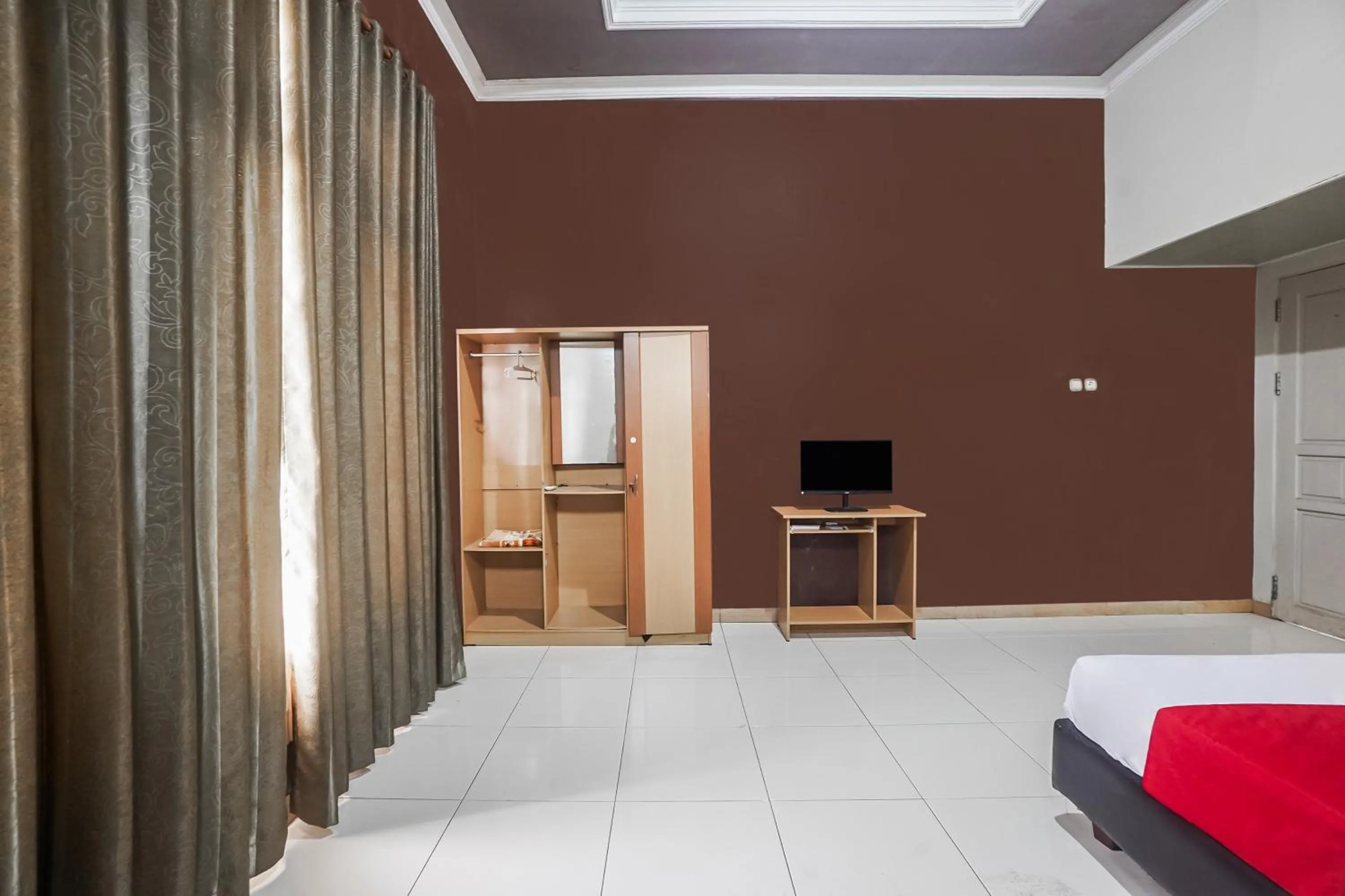 Bedroom, Bed in Hotel O Pondok Tawing Rumbih