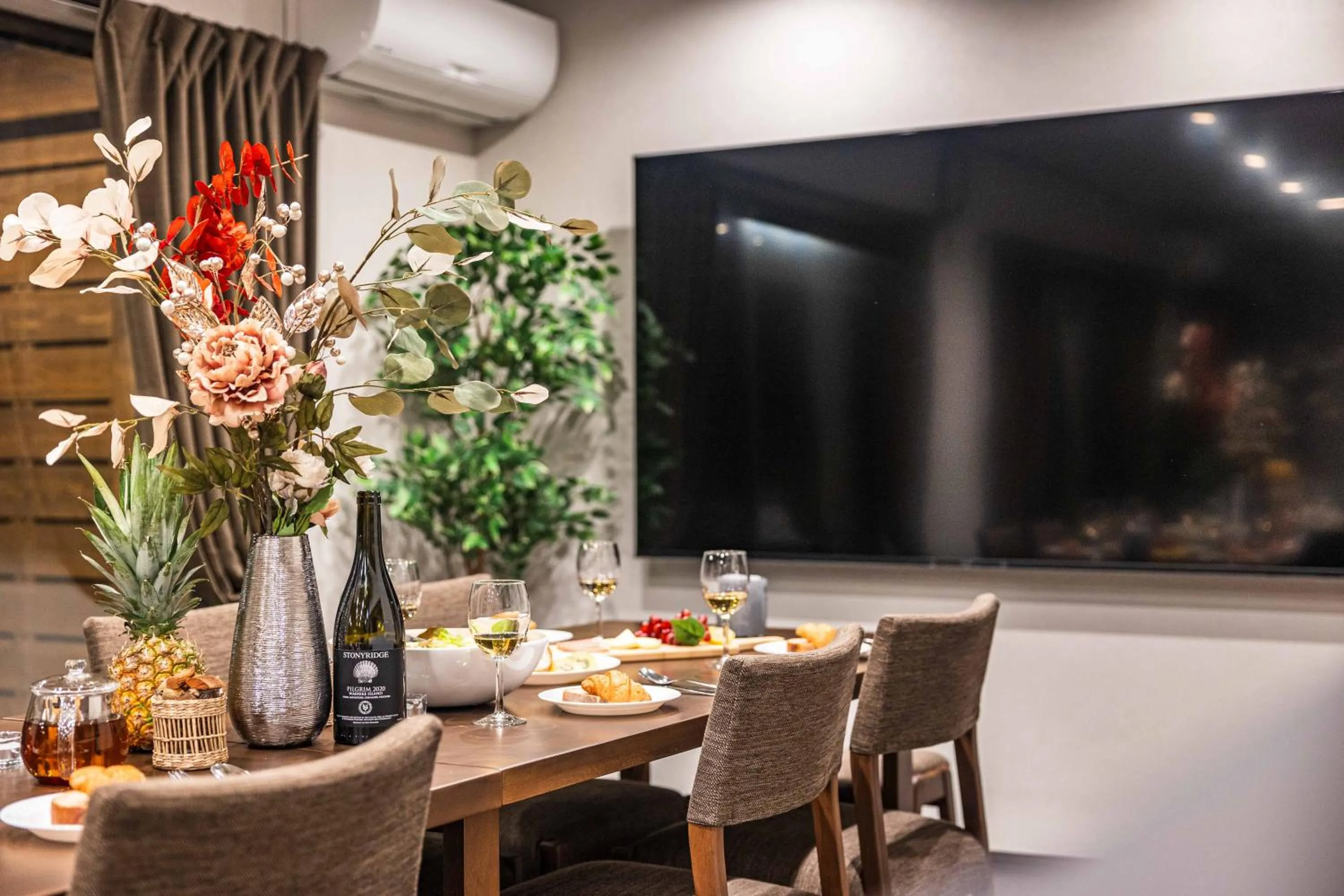 Dining area in PEACE OF REST TAKASHIMA