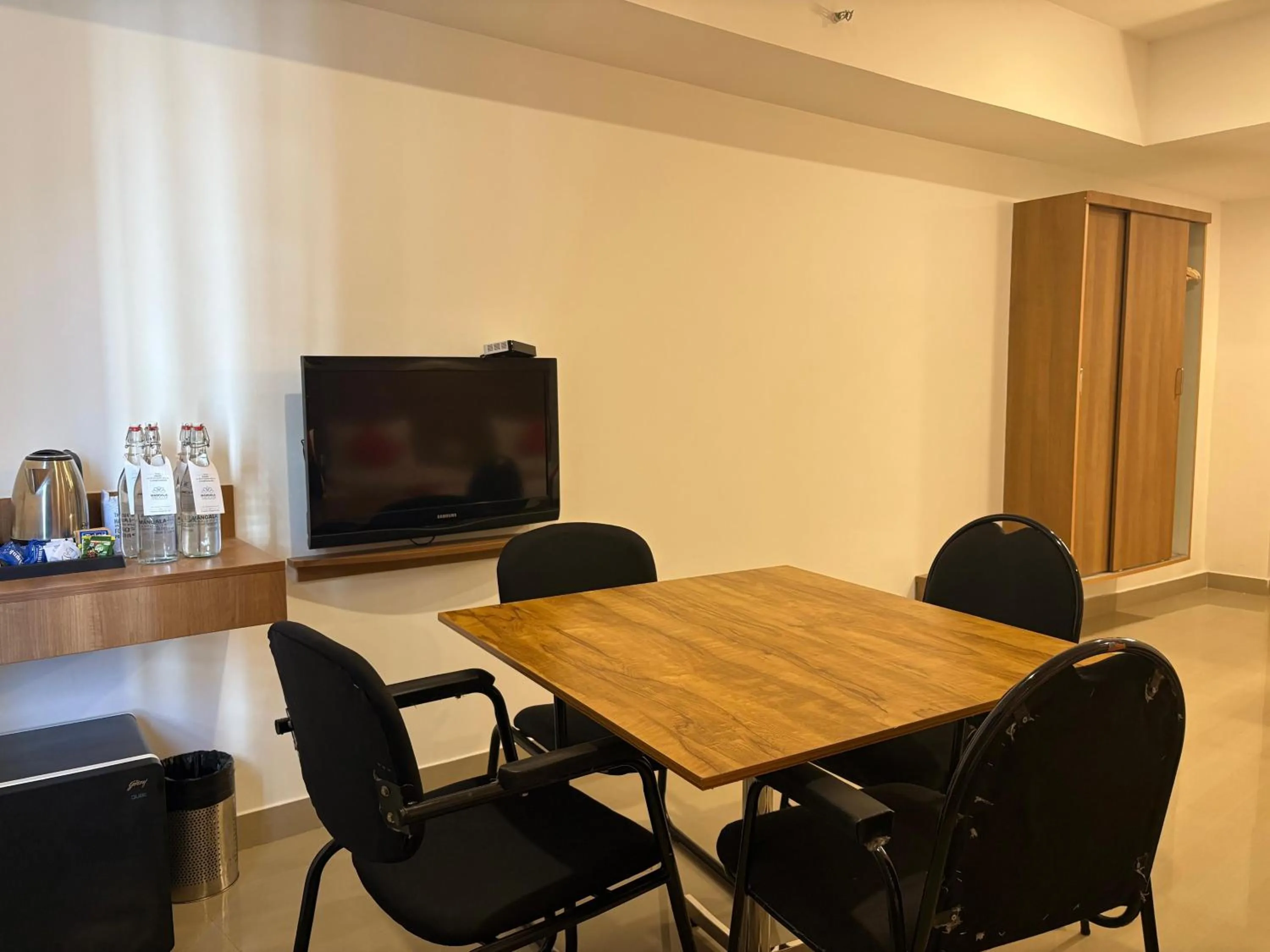 TV and multimedia in Hotel Mangala Temple View