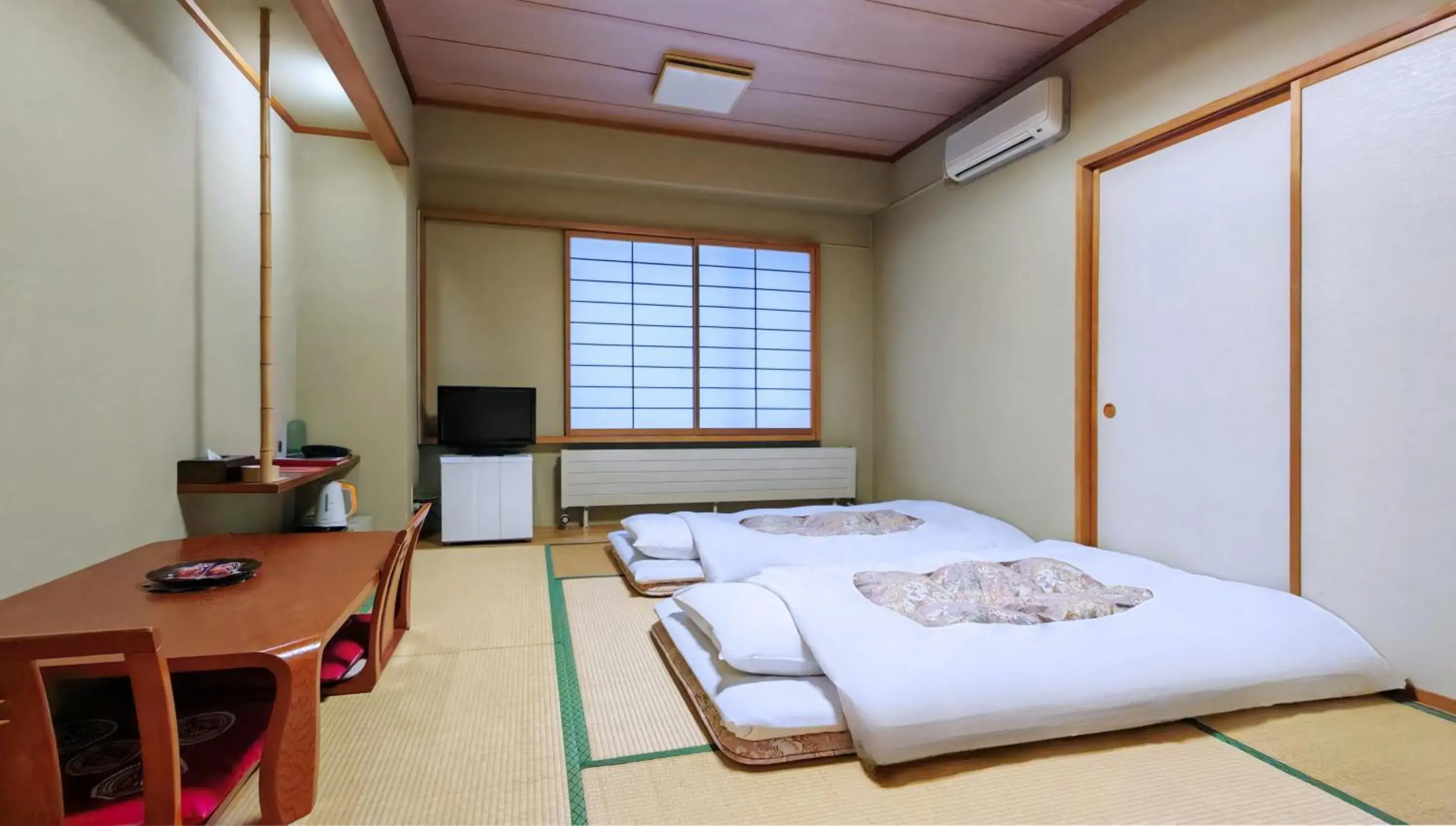 Japanese-Style Quadruple Room in Berjaya Hakkoda Ski Resort Japanese-Style Quadruple Room in Berjaya Hakkoda Ski Resort