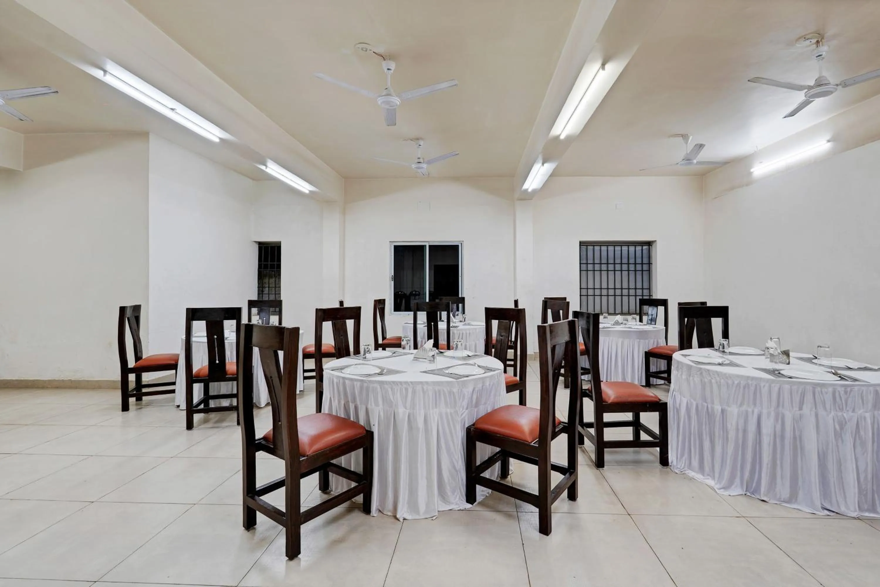Treebo Aishwarya Grand - 4 km from Promenade Beach